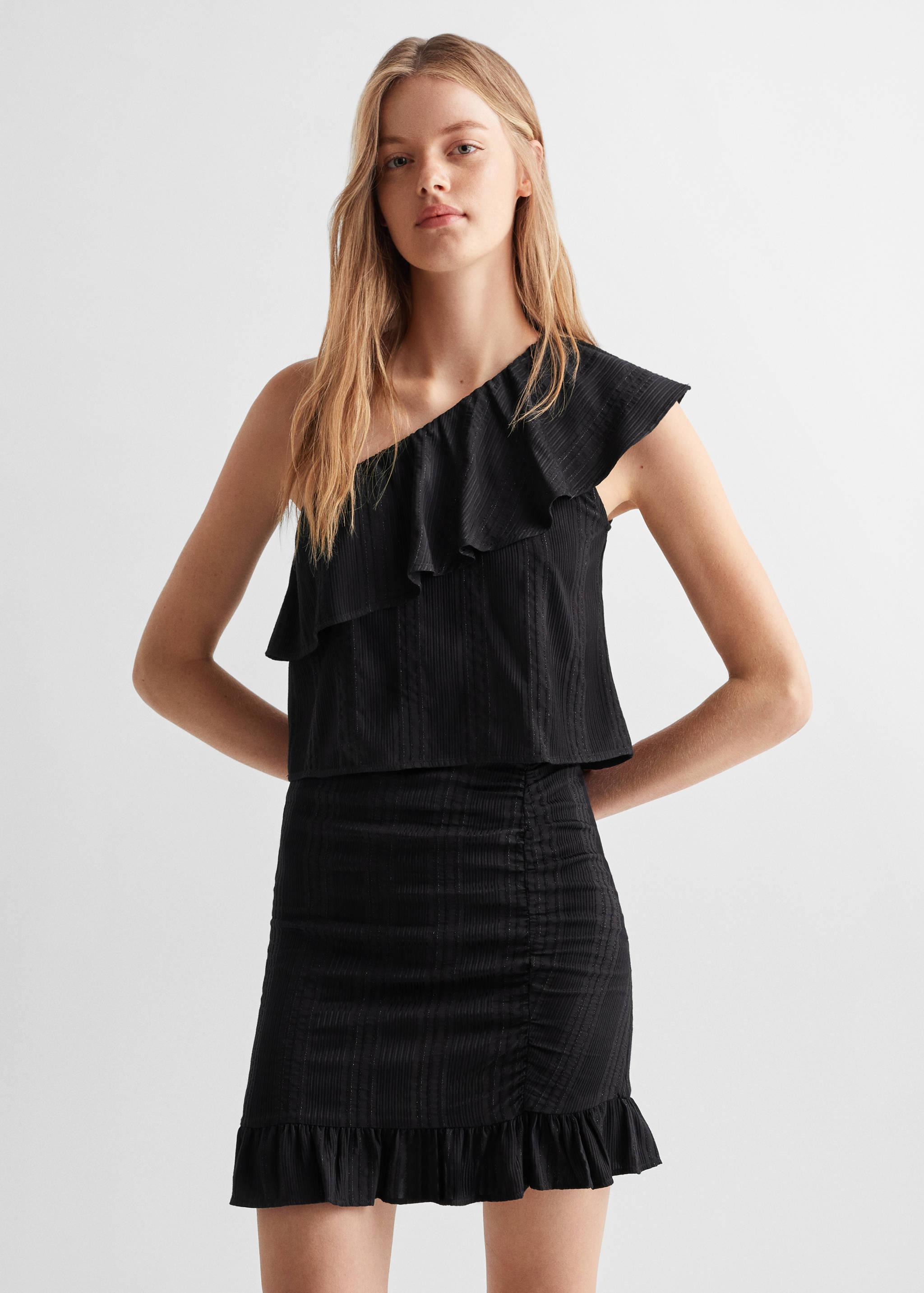 Blusa asimetrica detalle brillo - Plano medio