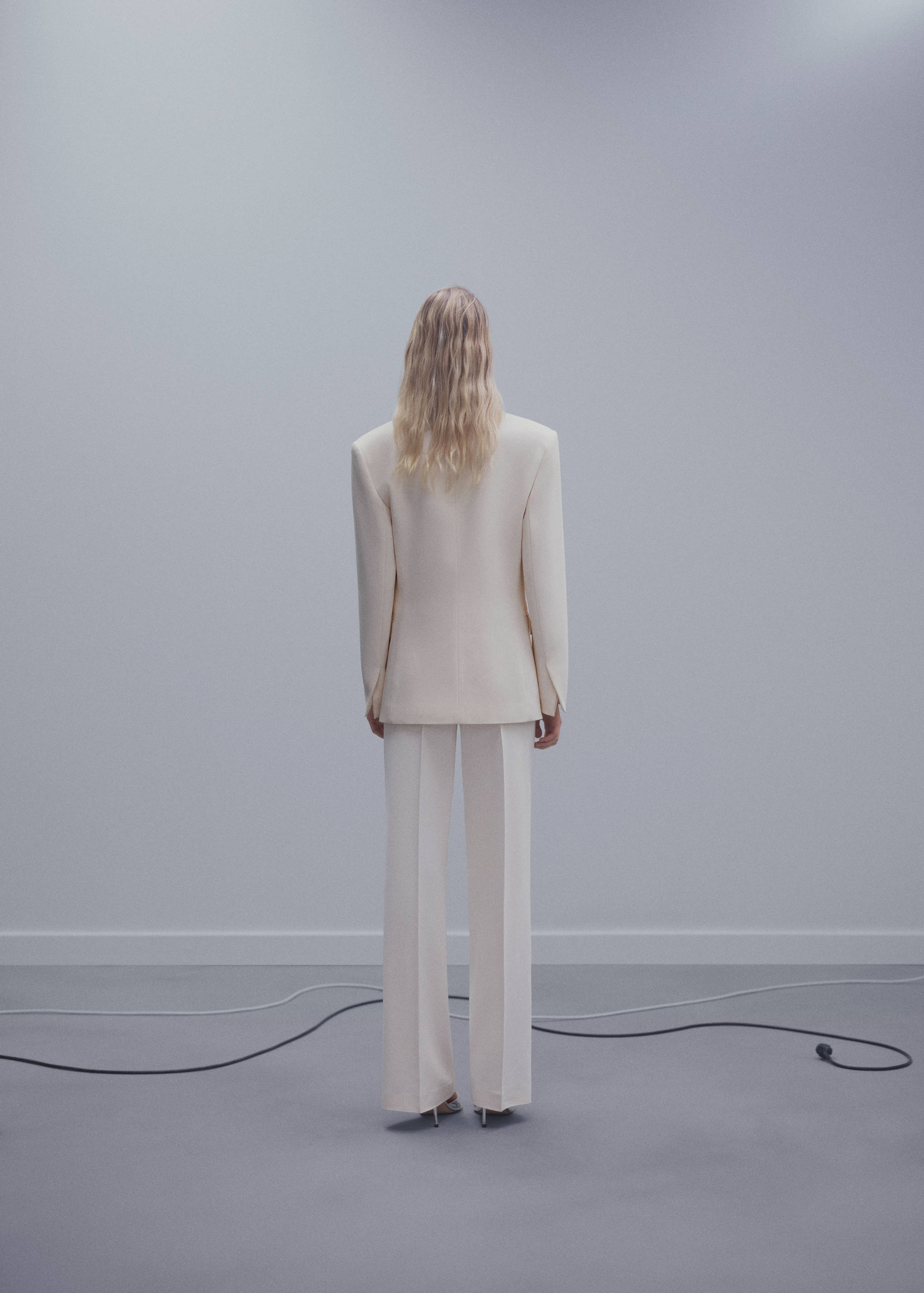 Satin-finish suit jacket - Reverse of the article