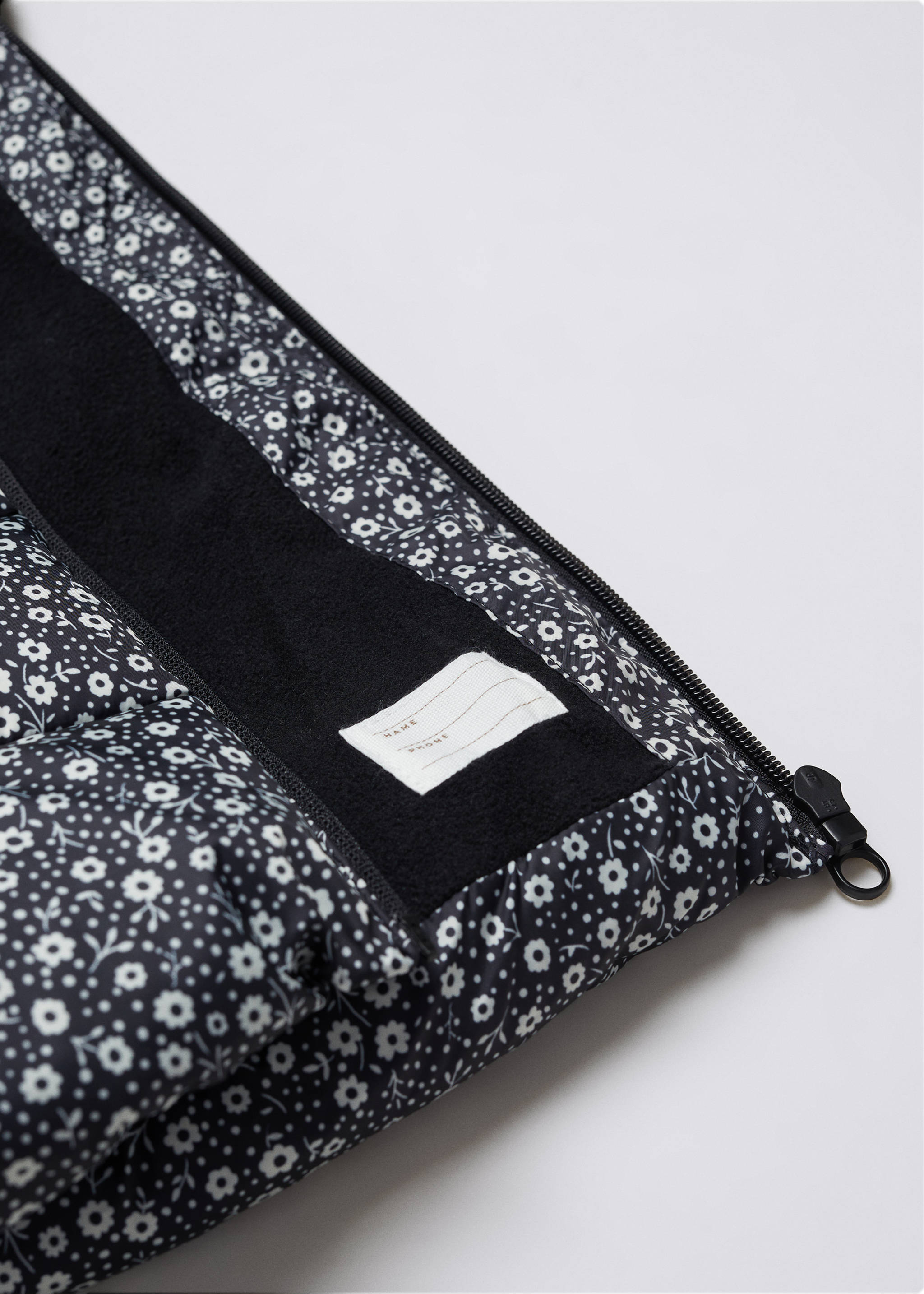 Langer Steppanorak - Detail des Artikels 8, Schwarz. Ref: 57083650-00.