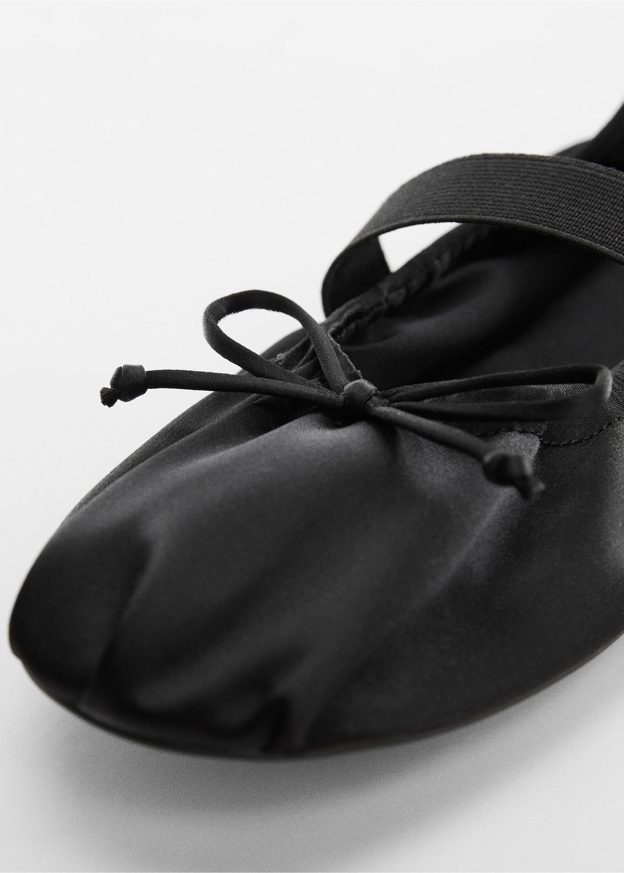 Elastic satin ballet flats - Details of the article 1, Black. Ref: 57083795-00.