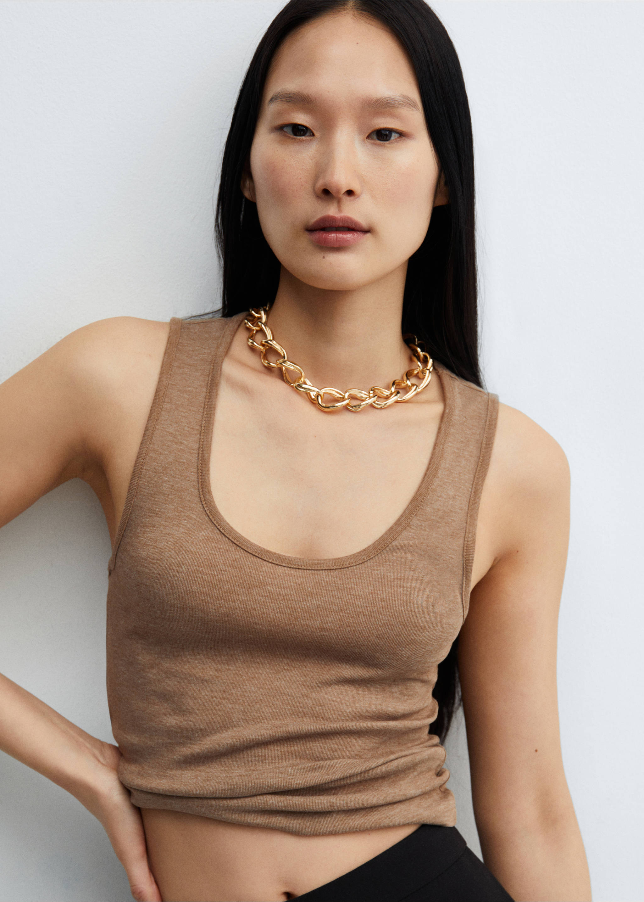 Knitted top with wide straps - Details of the article 1, Sand. Ref: 57083804-00.