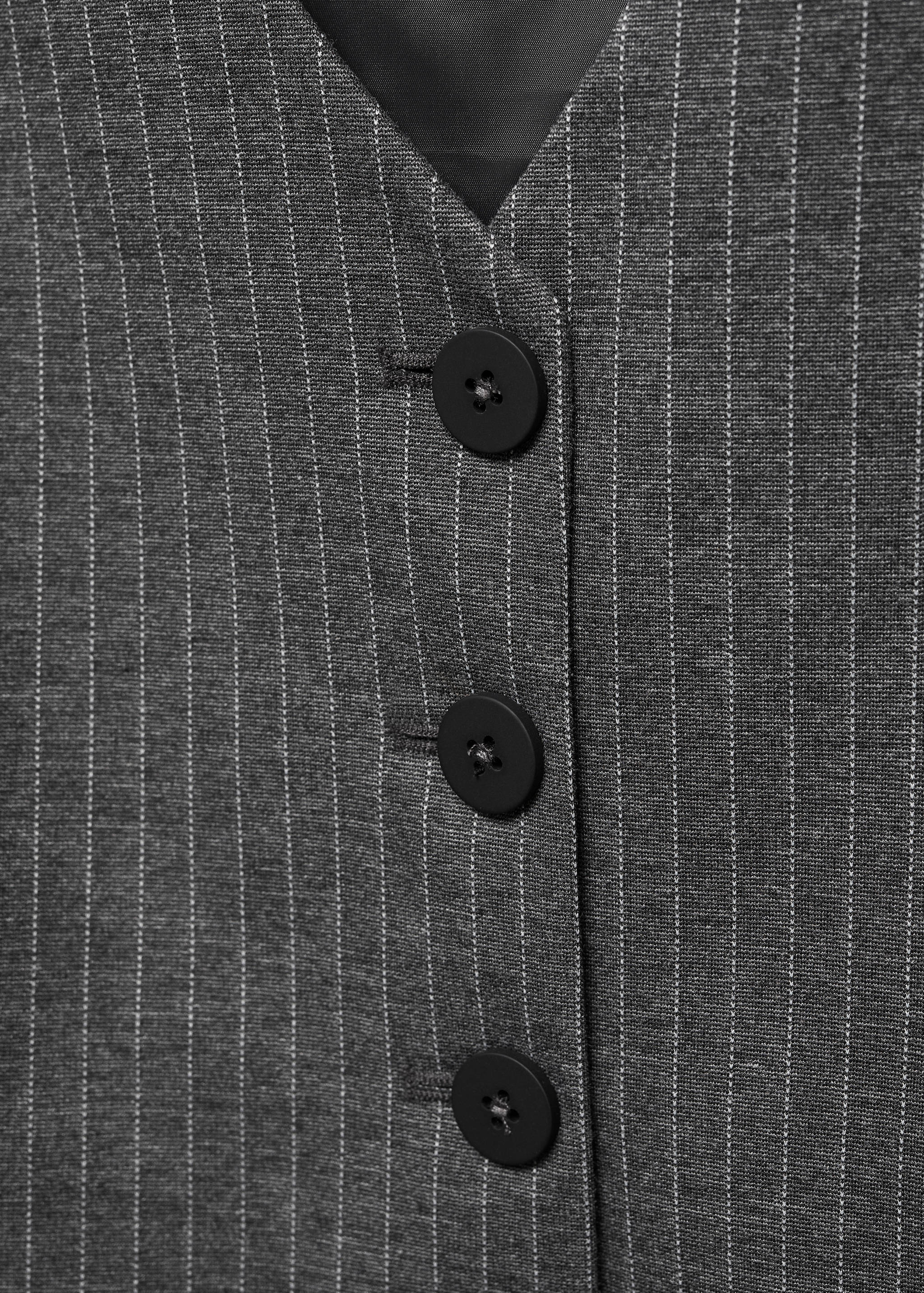 Cropped vest with buttons - Details of the article 8