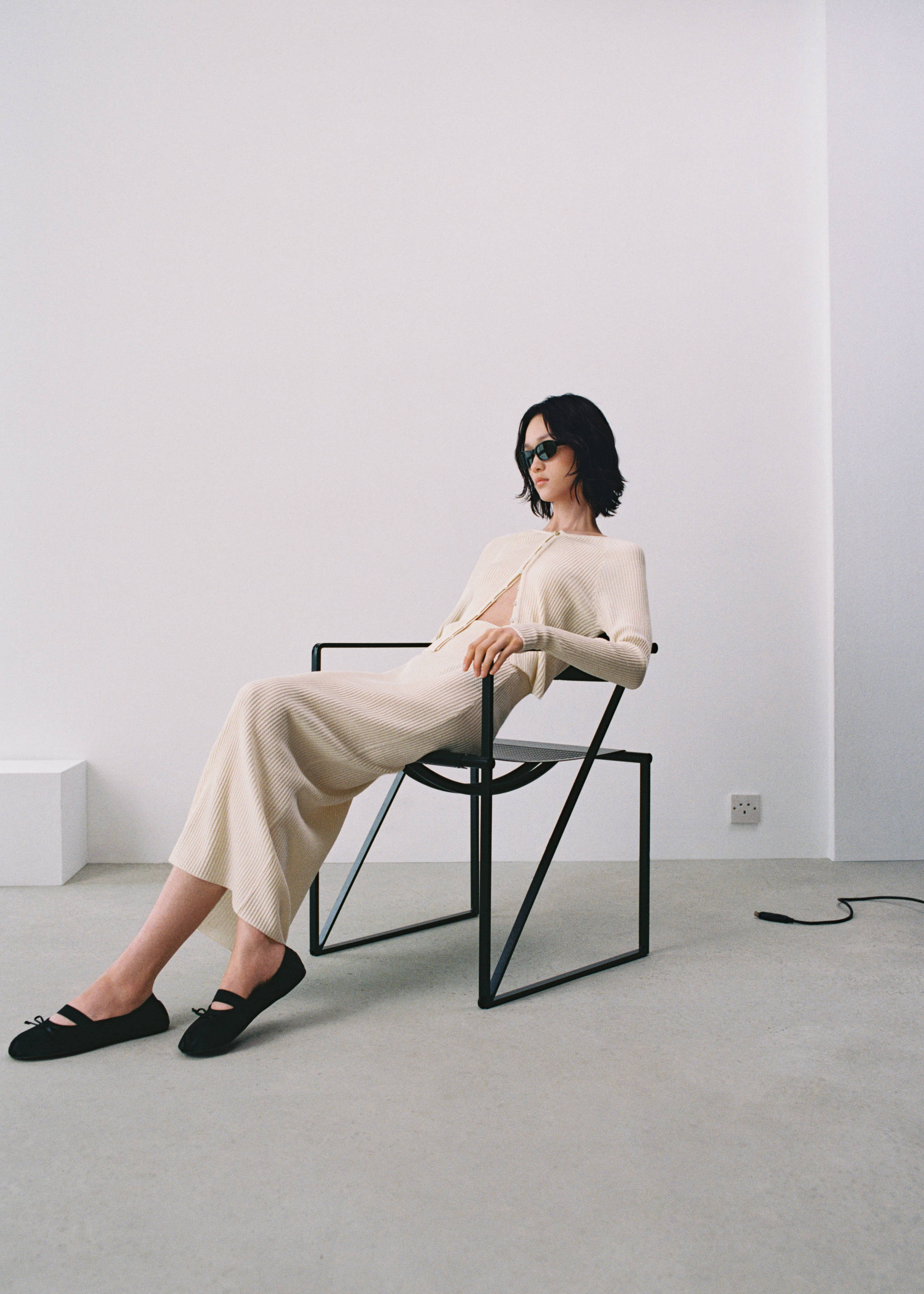 Long knitted skirt - Details of the article 6, Ecru. Ref: 57083816-00.