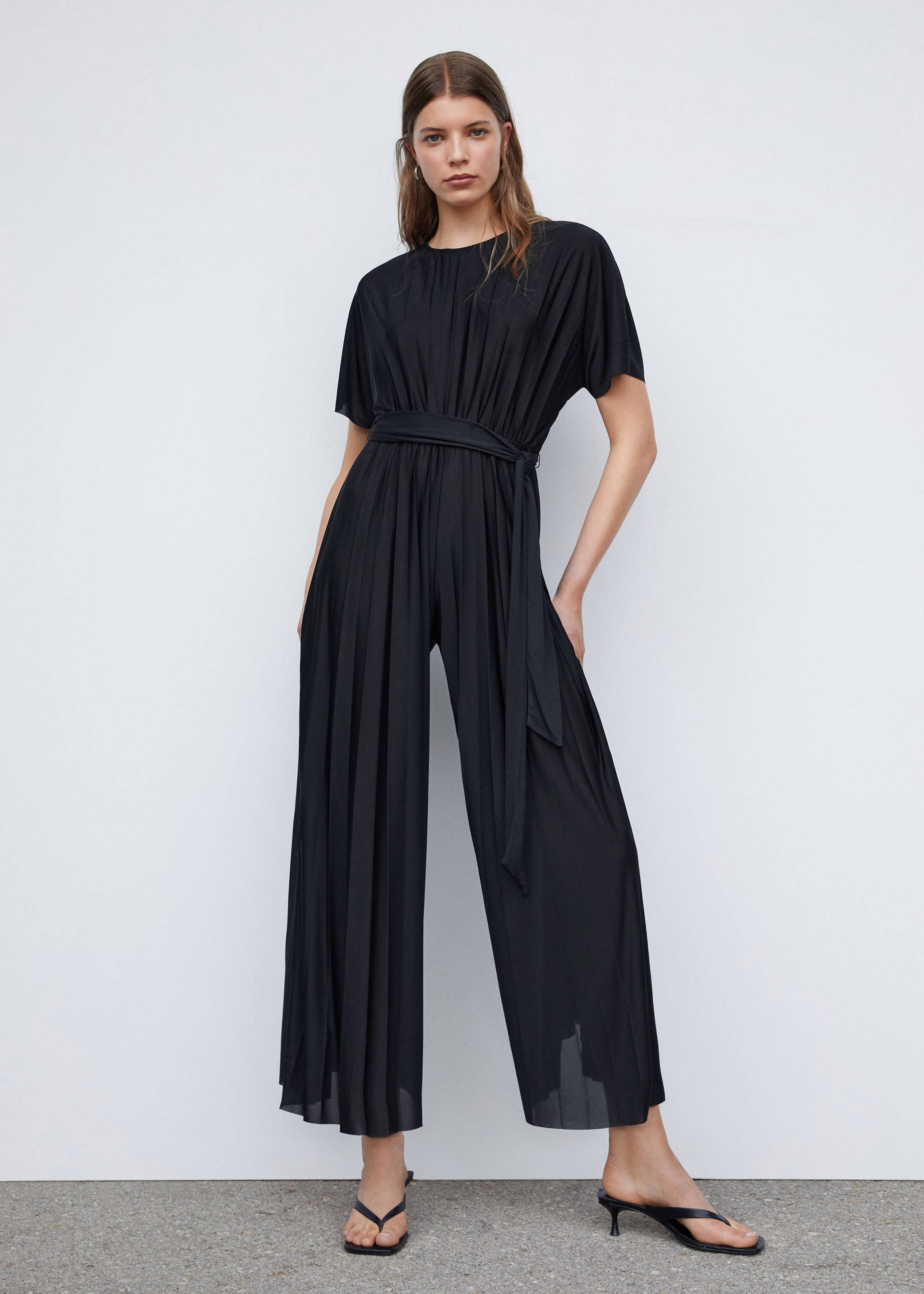 Plissierter Jumpsuit mit Schleife - Allgemeine Ansicht