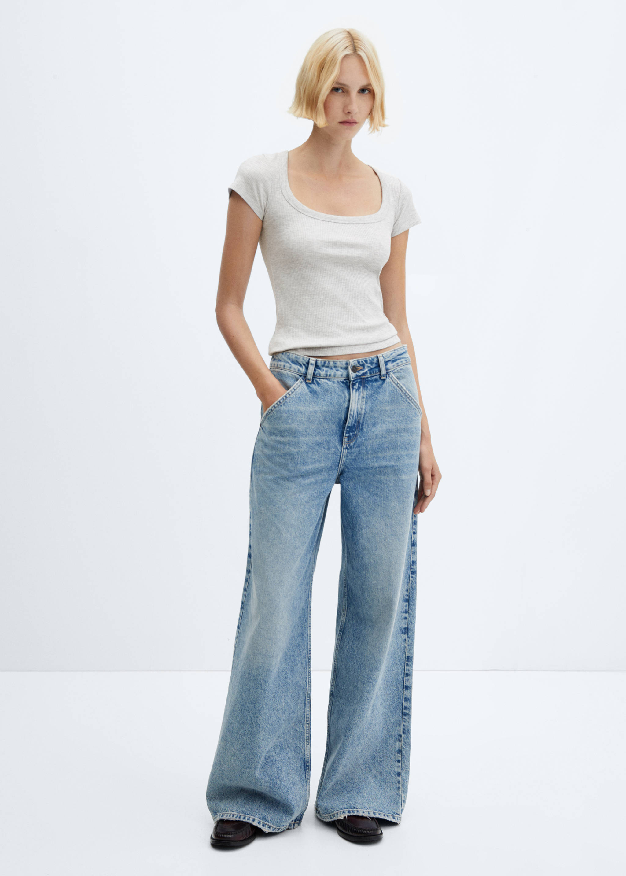 Low neck t-shirt - General plane