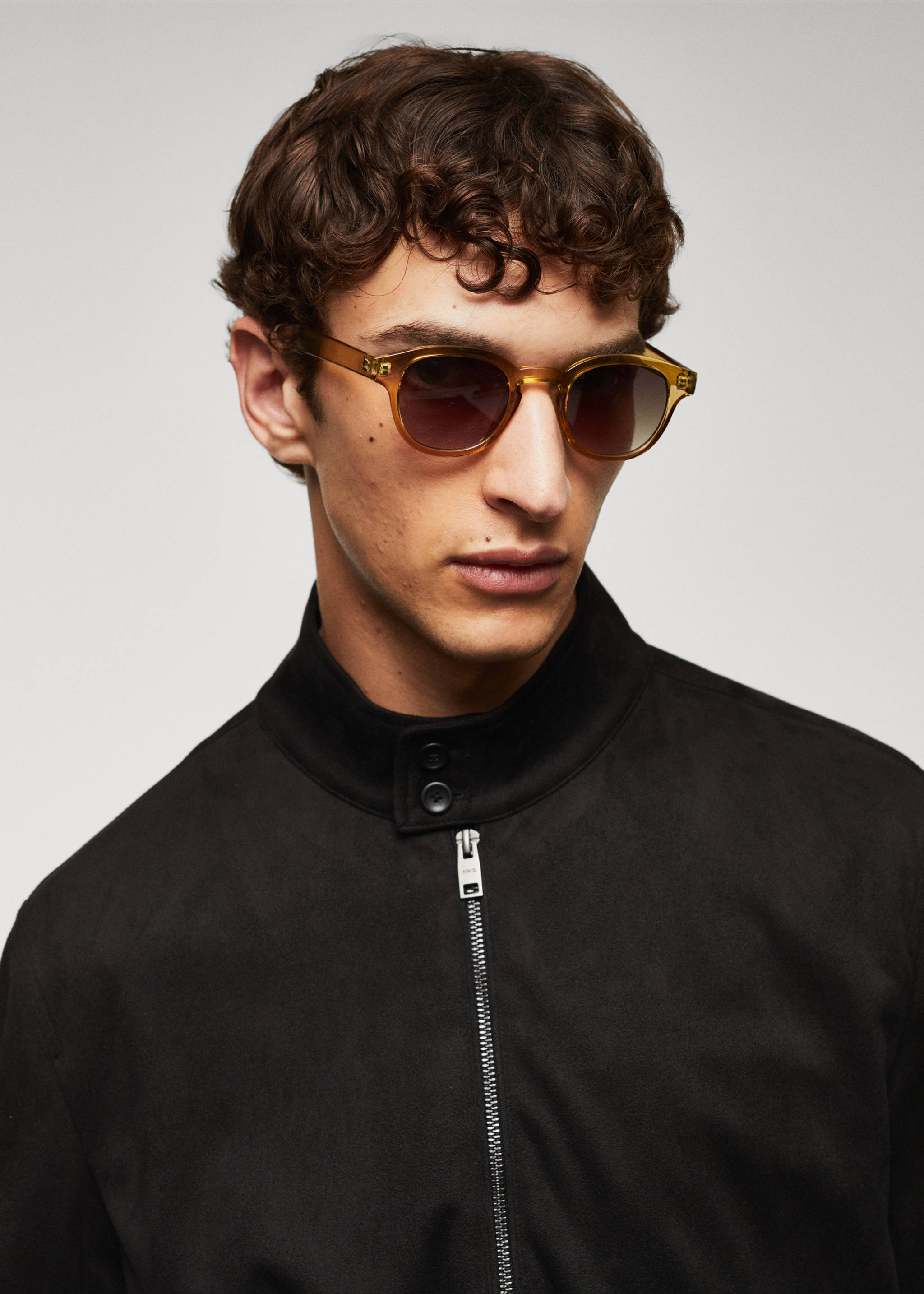 Bomberjacke mit Wildleder-Effekt - Detail des Artikels 1, Schwarz. Ref: 57084384-00.