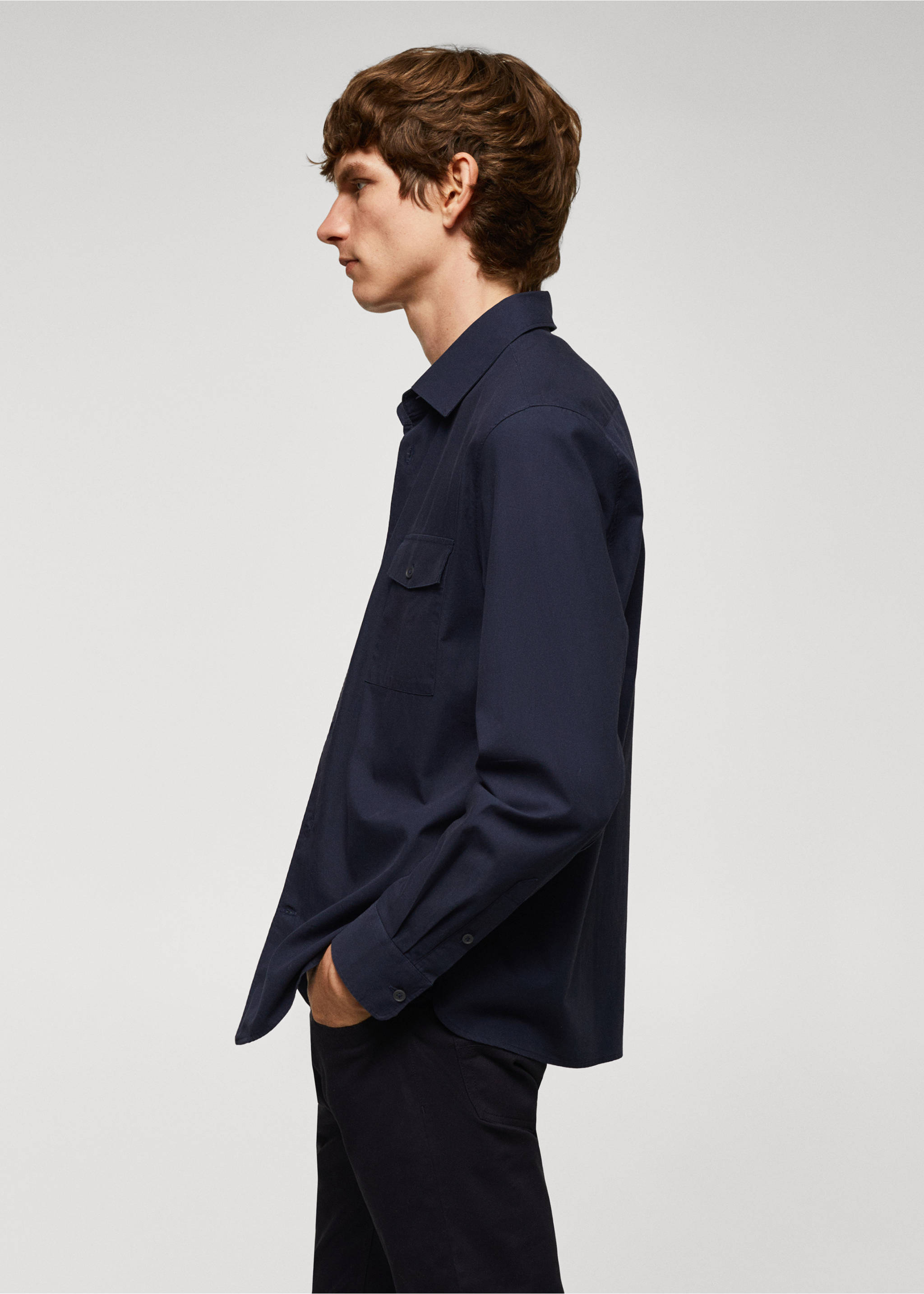 Baumwoll-Überhemd mit Taschen - Detail des Artikels 2, Marineblau. Ref: 57084386-00.