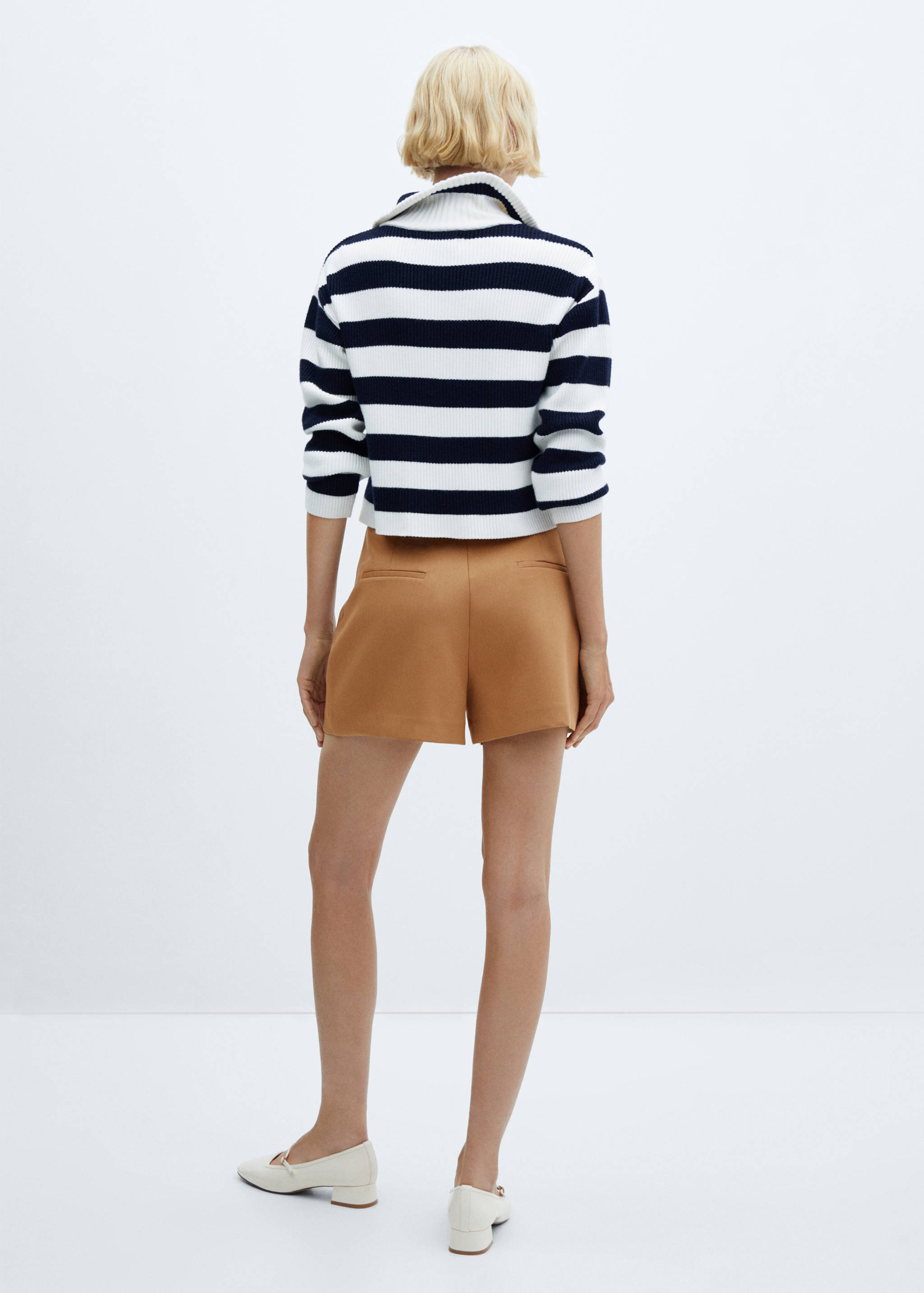 Paperbag shorts with belt - Reverse of the article