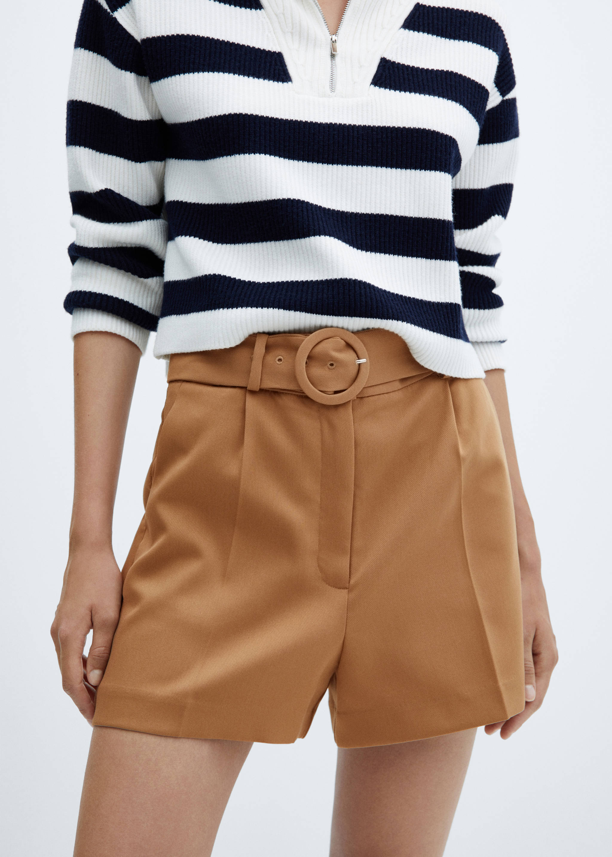 Paperbag shorts with belt - Details of the article 3