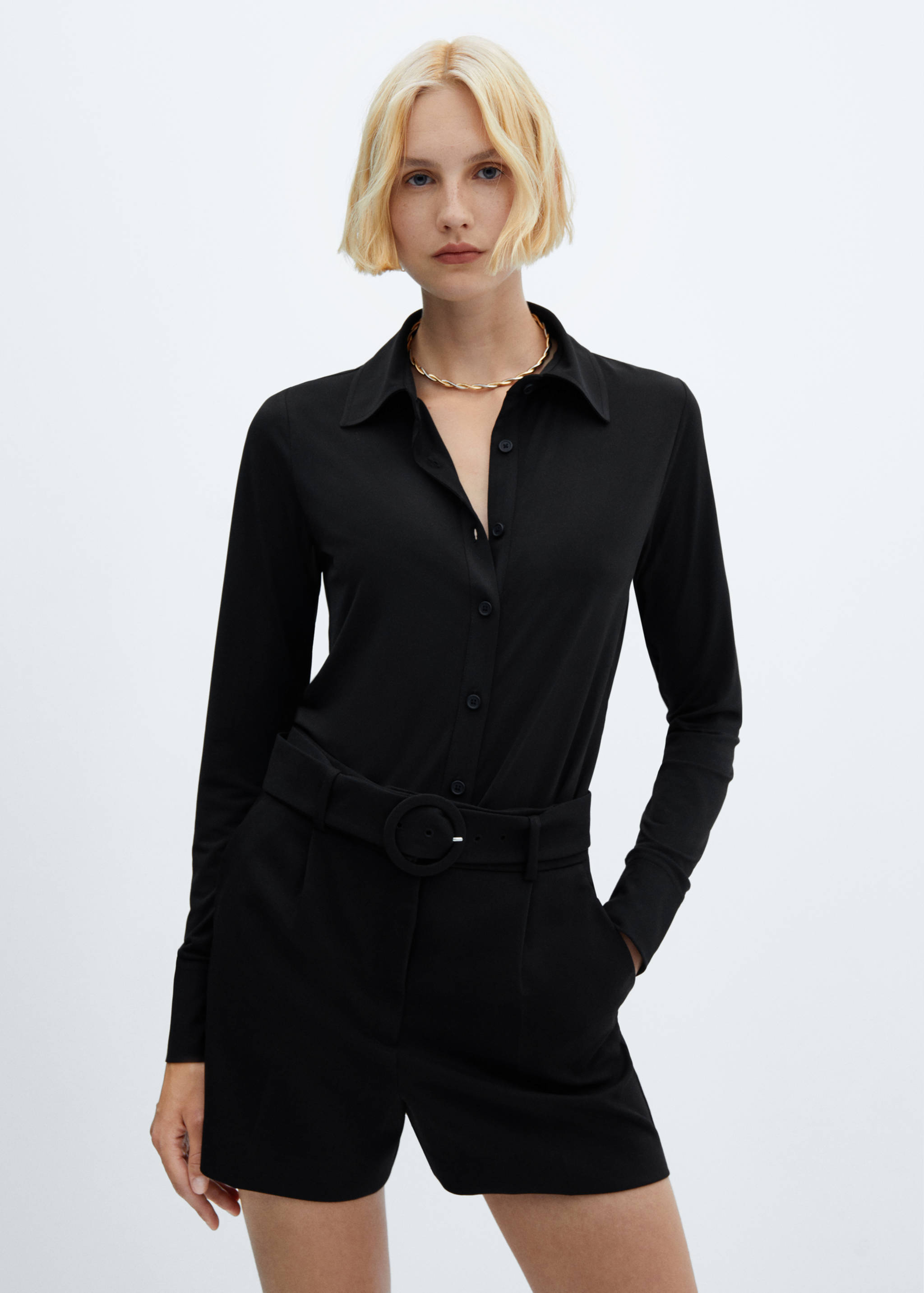 Shorts paperbag cinturón - Plano medio