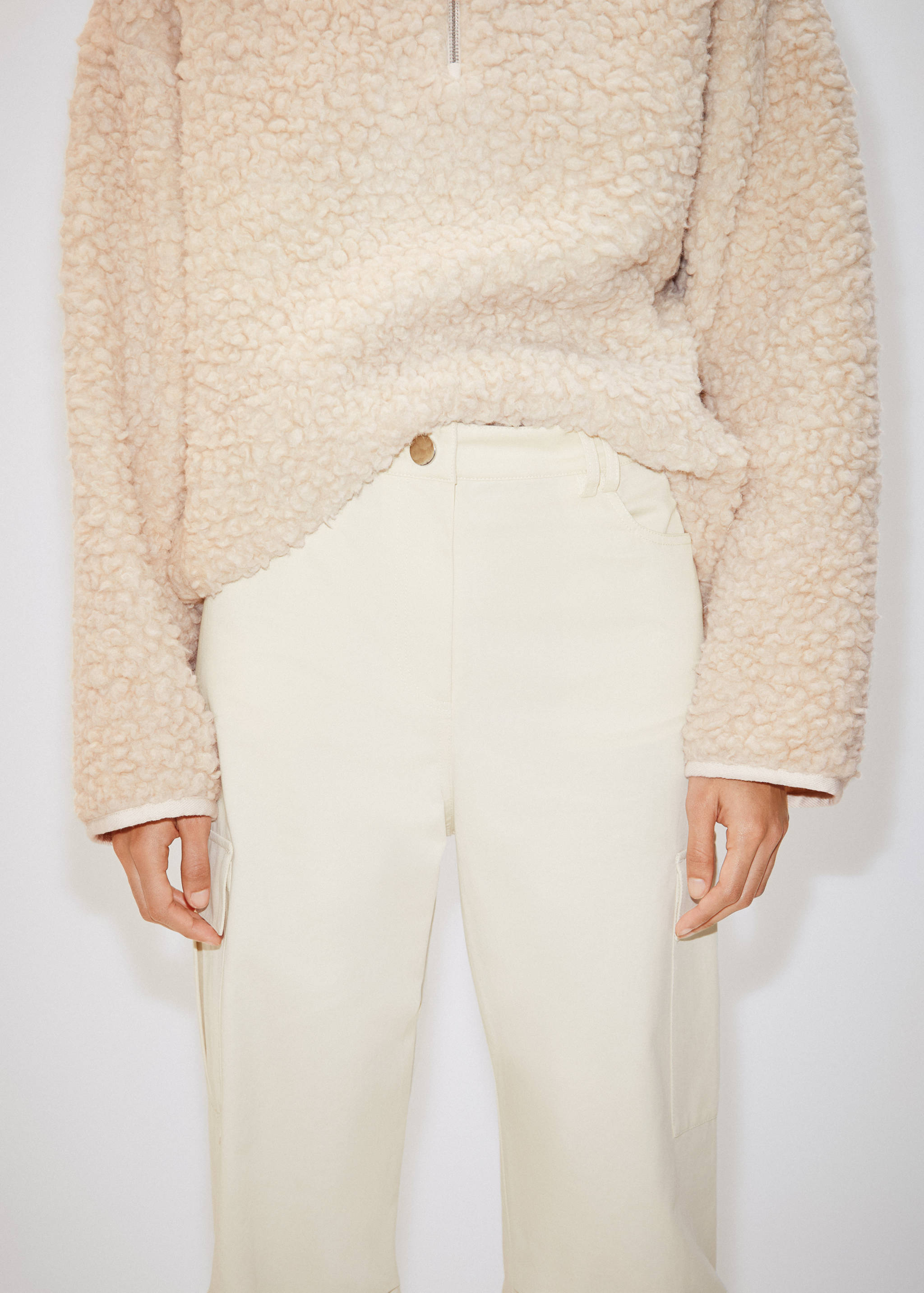 Bawełniane spodnie cargo - Plan średni