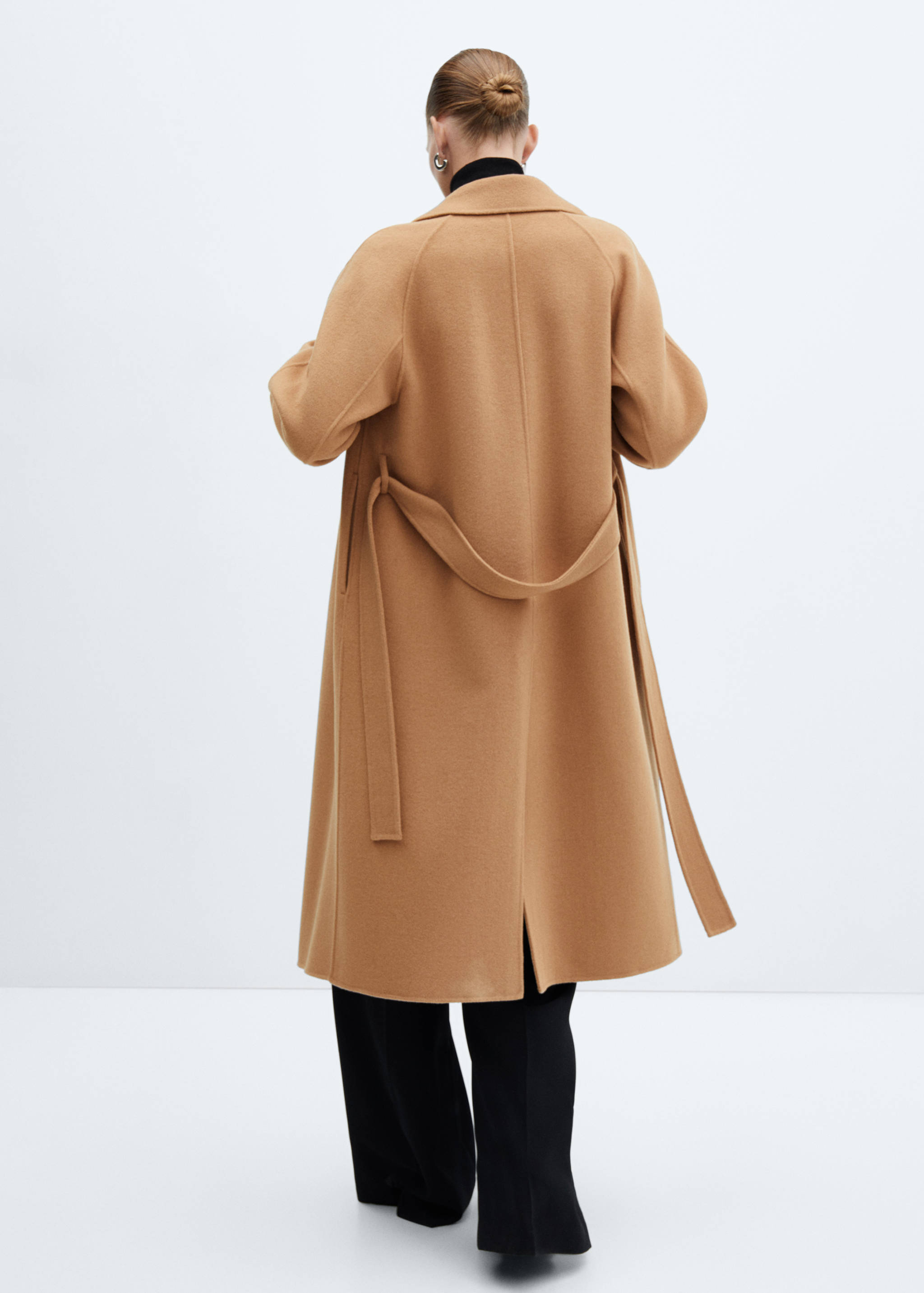 Belt handmade coat - Reverse of the article