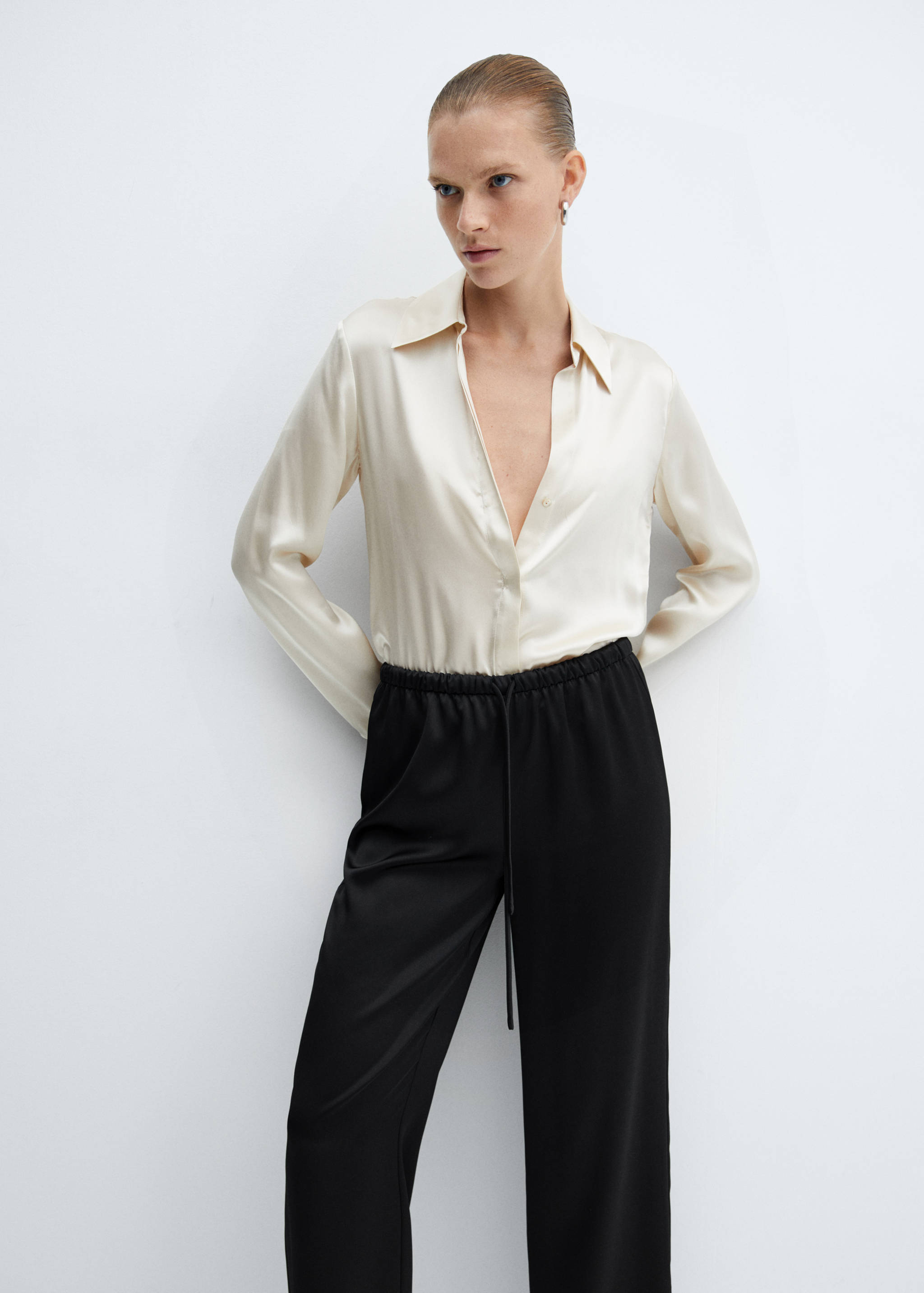 Satin-finish elastic waist trousers - Details of the article 1
