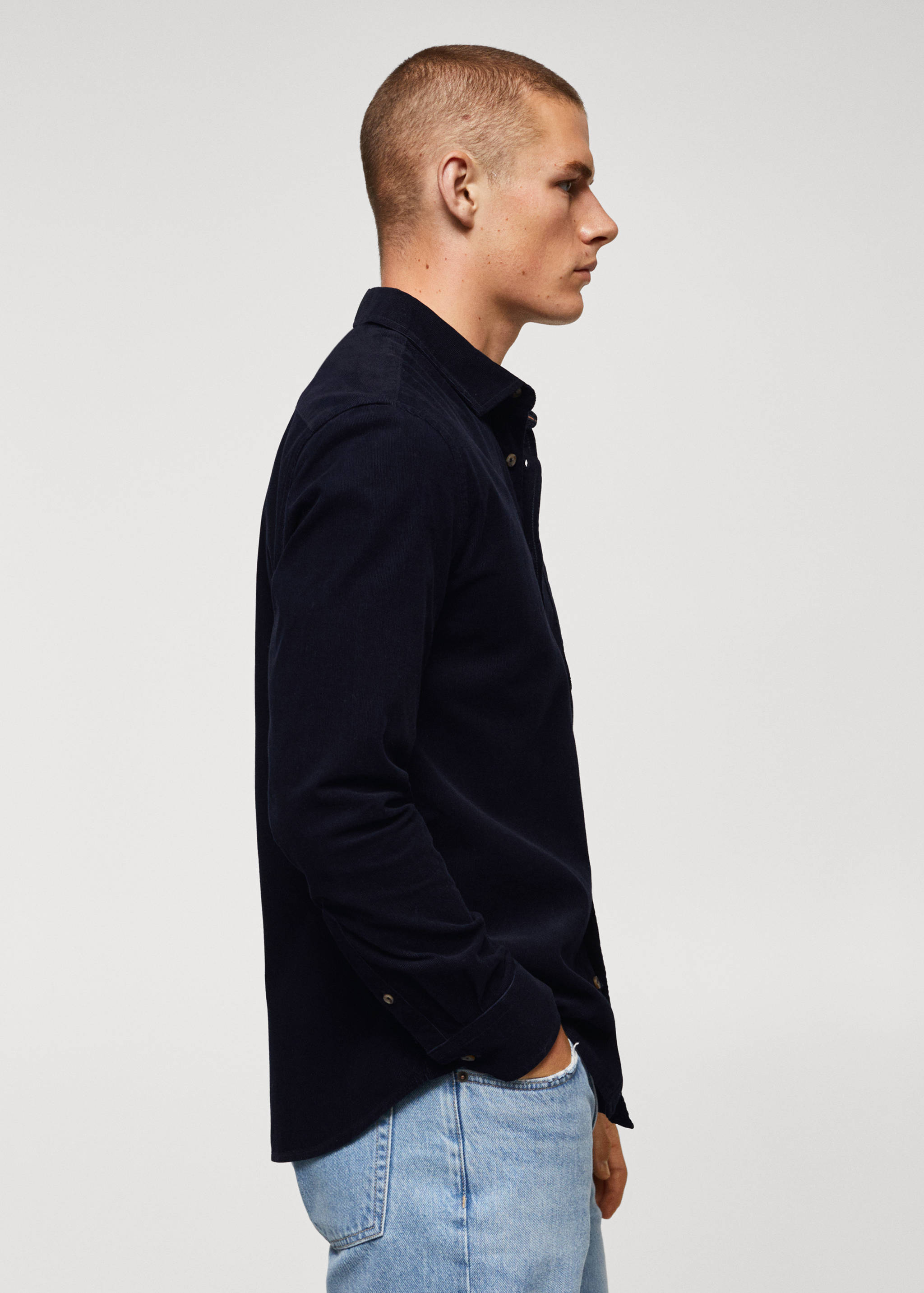 Regular Fit-Hemd aus Feincord - Detail des Artikels 1