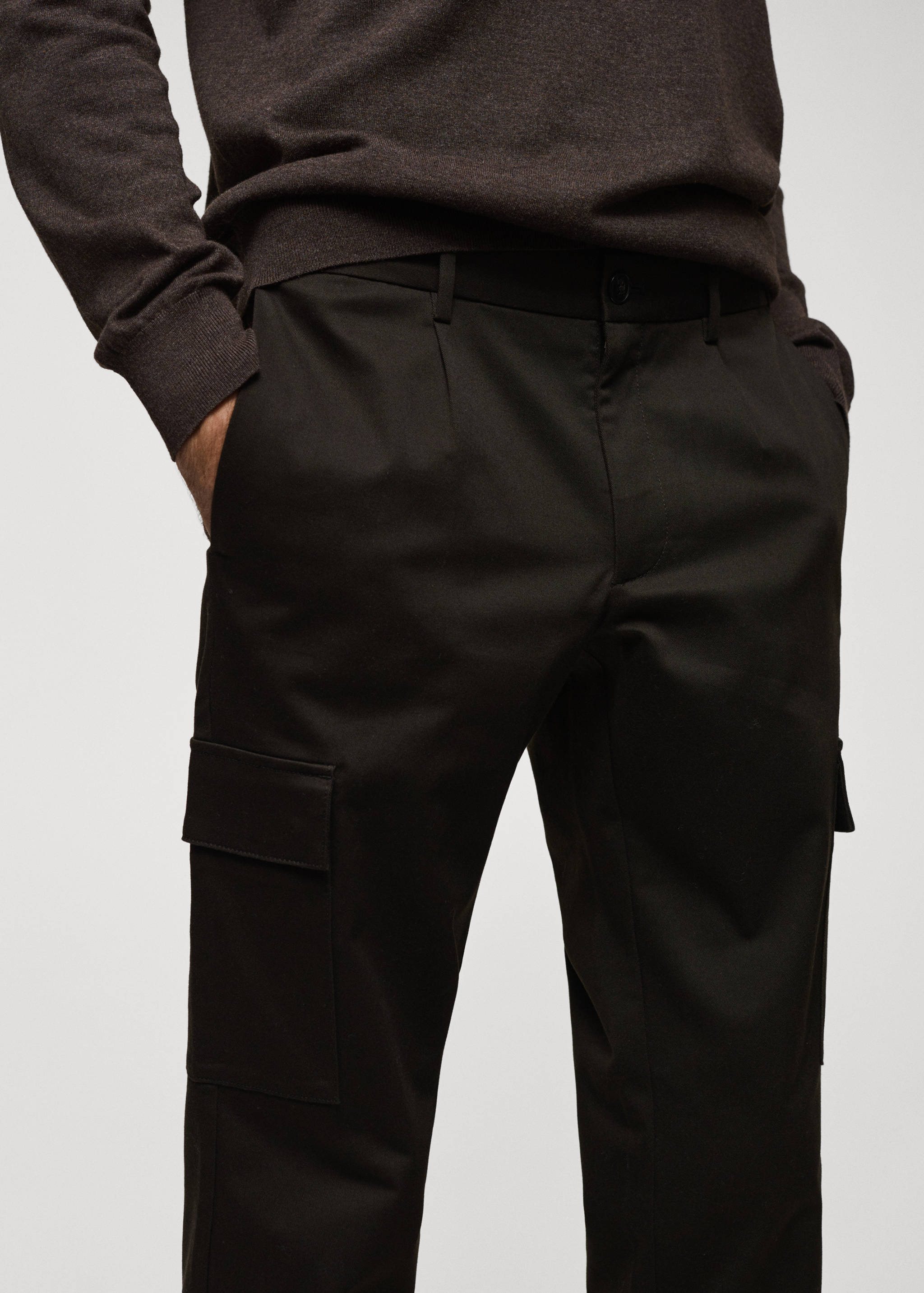 Slim-fit cotton cargo trousers - Details of the article 1