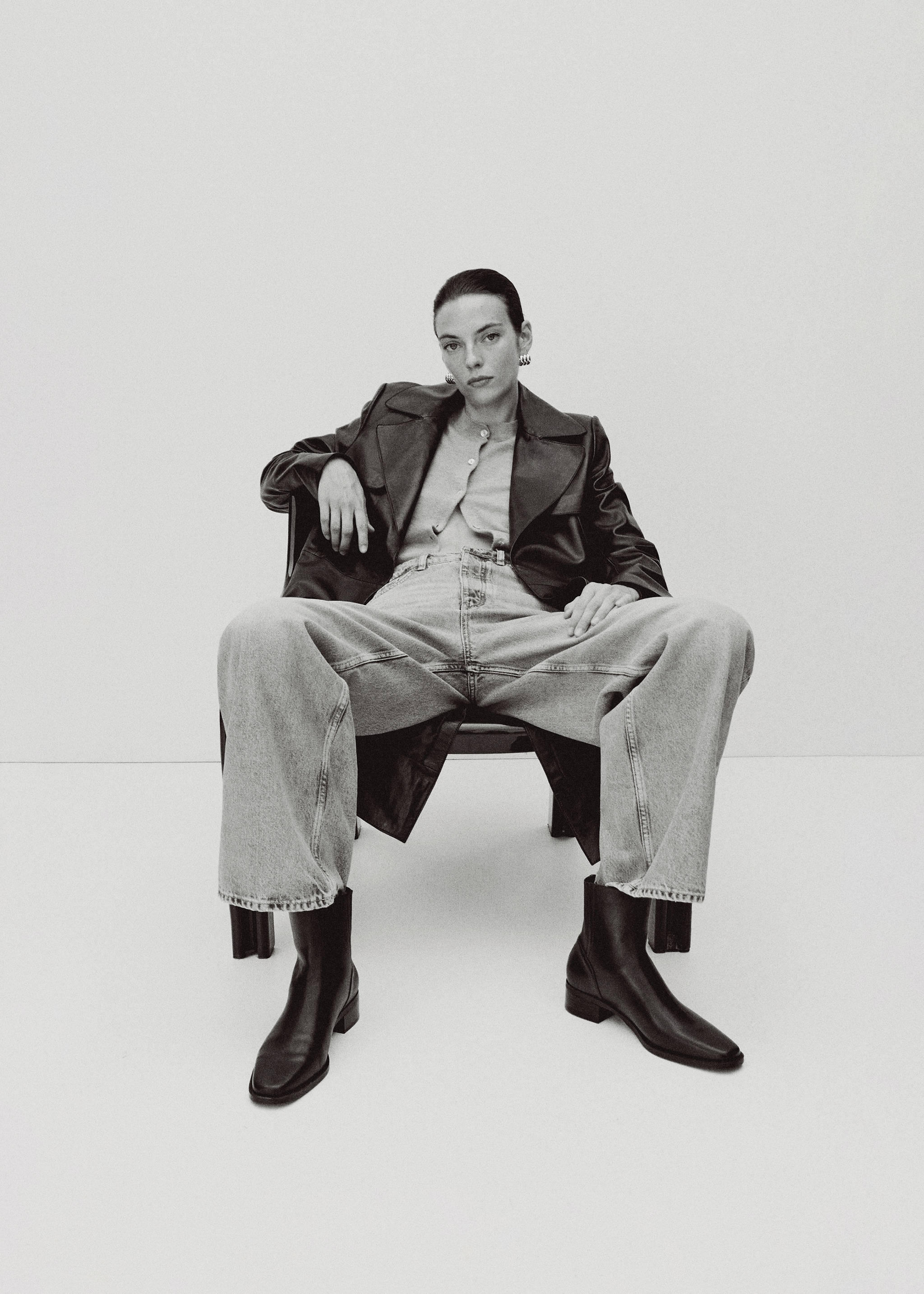 Leather ankle boots with ankle zip closure - General plane