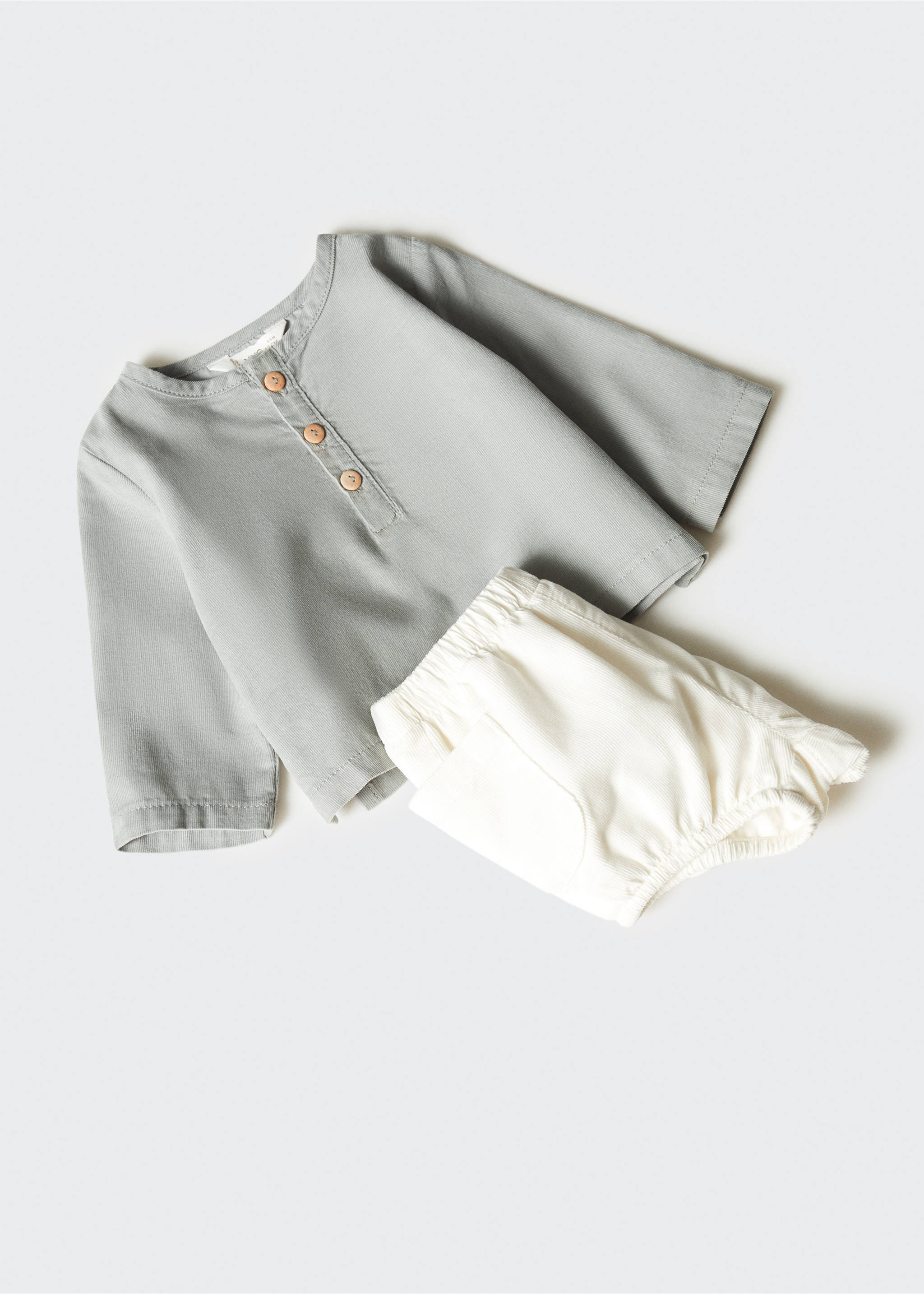 Pocketed corduroy shorts - Details of the article 5, Off White. Ref: 57086724-00.