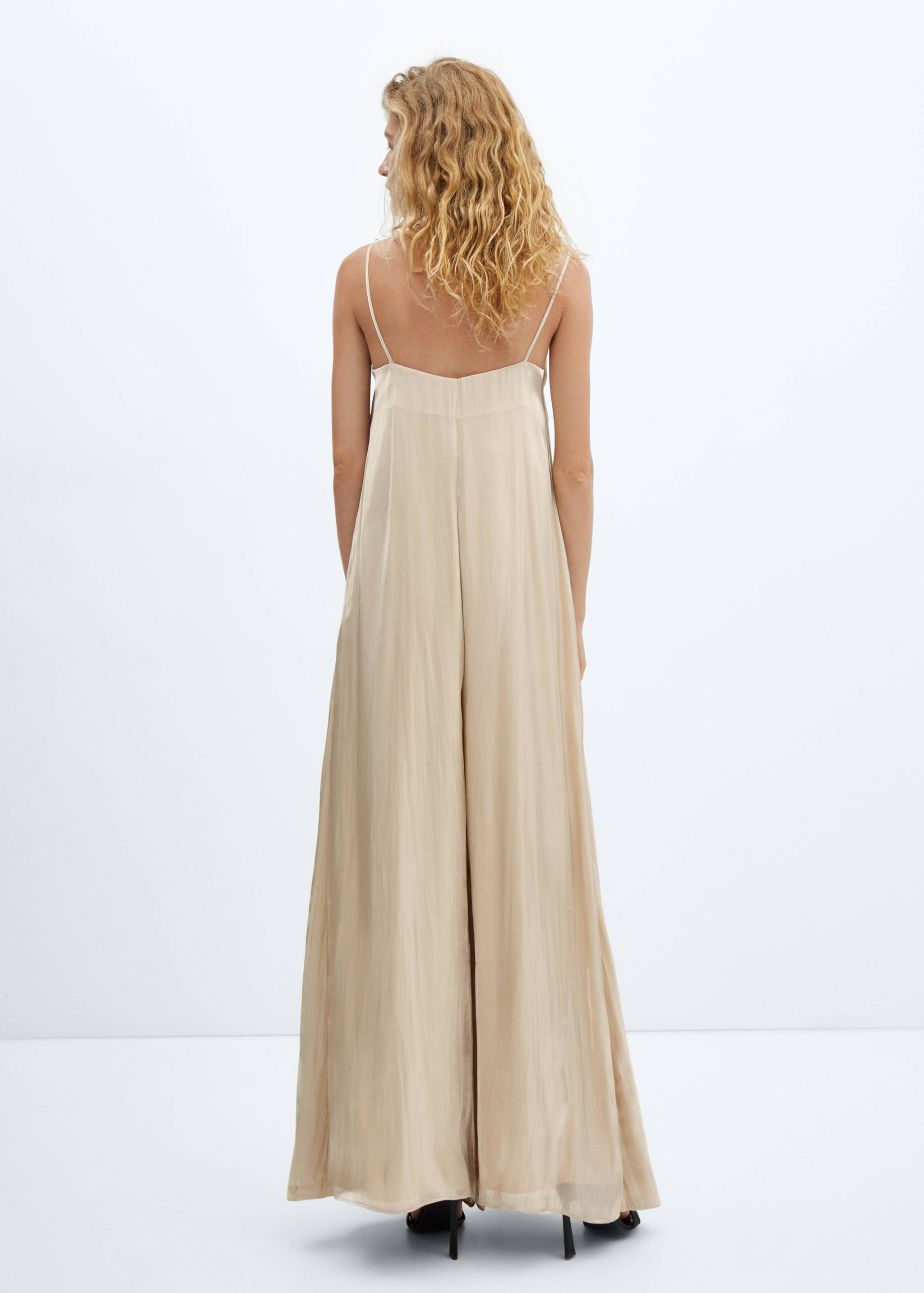 Satinierter Jumpsuit mit Schlitz - Rückseite des Artikels