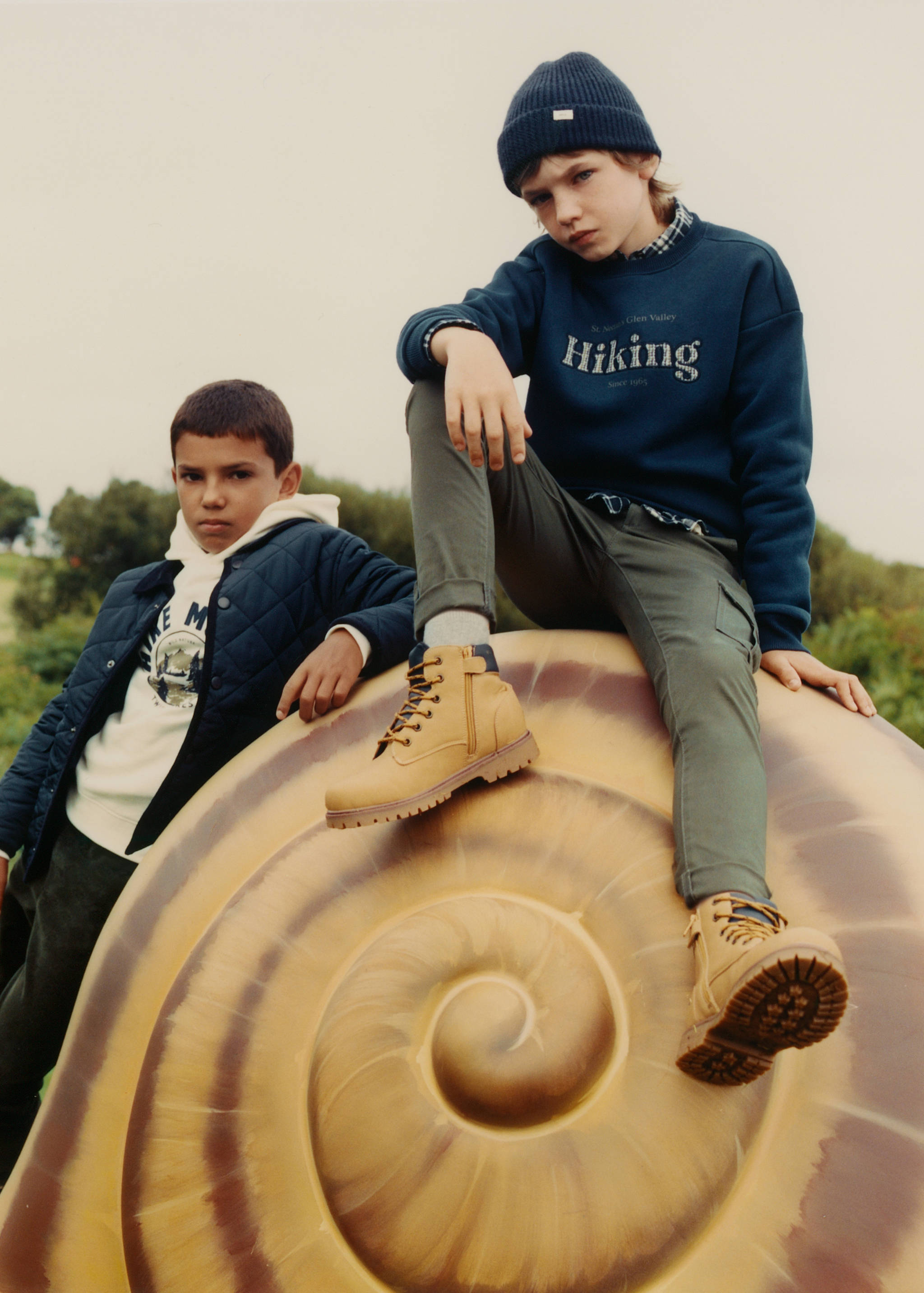 Gemustertes Sweatshirt mit Aufschrift - Detail des Artikels 5