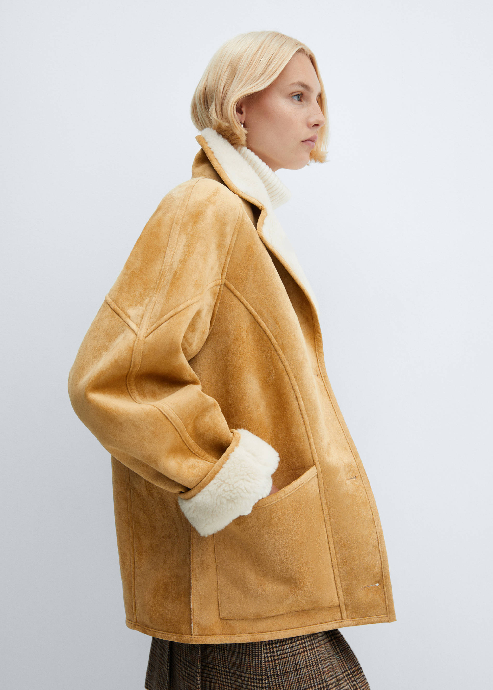 Shearling-lined coat with buttons - Medium plane