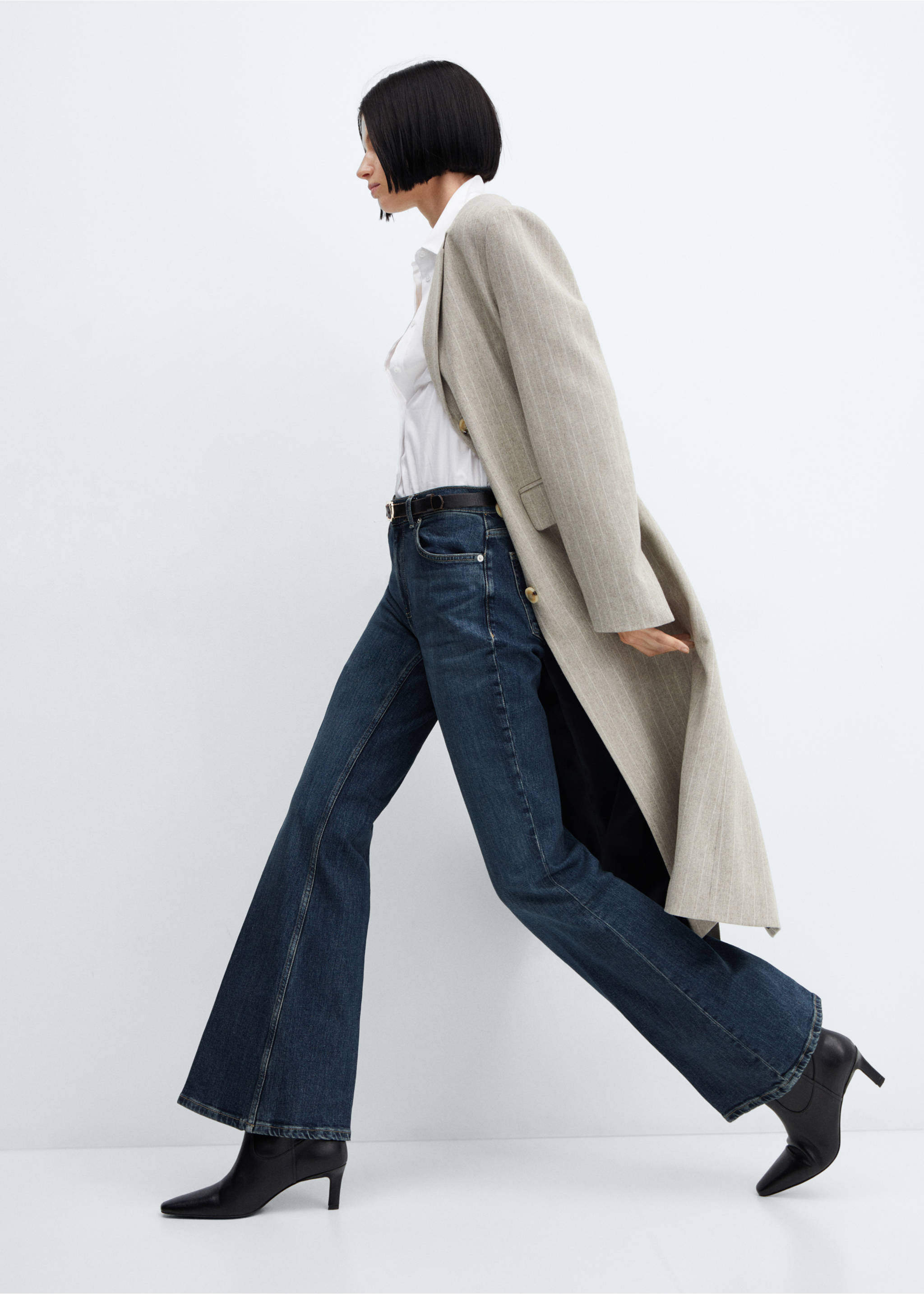 Medium-rise flared jeans - Details of the article 2, Dark Vintage Blue. Ref: 57087717-00.