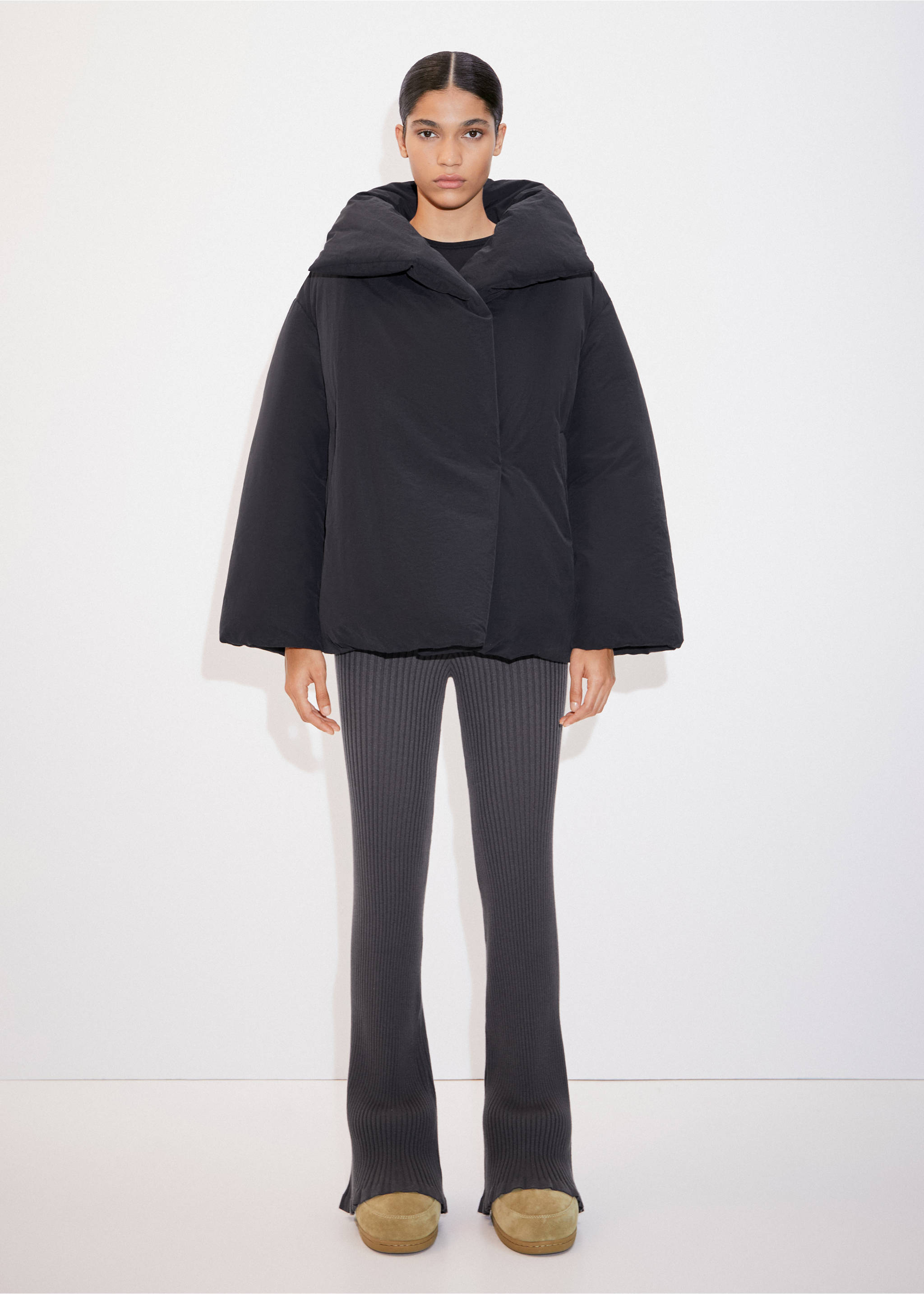 Short oversized padded anorak - General plane, Black. Ref: 57087727-00.