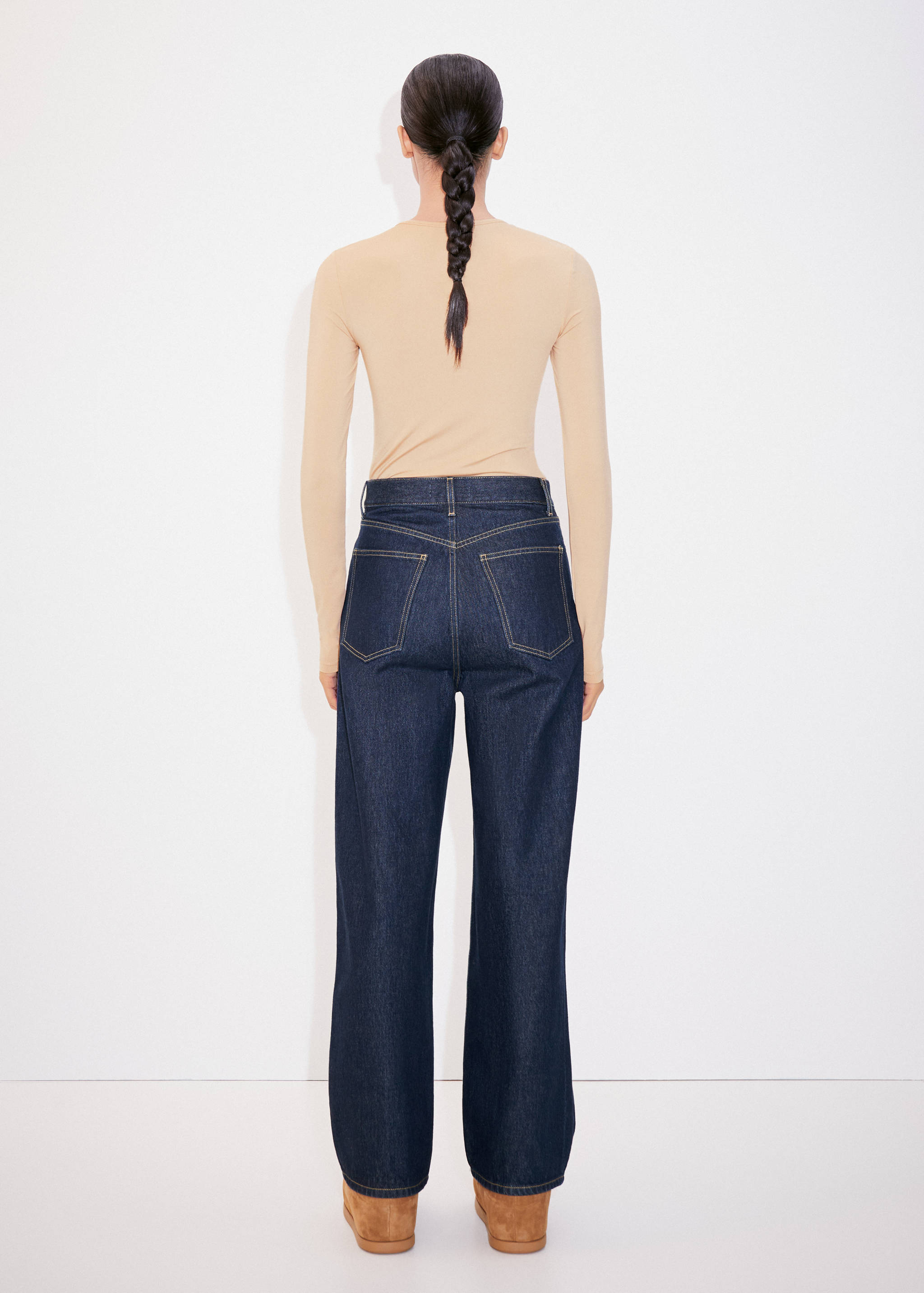 Rounded neck t-shirt - Reverse of the article