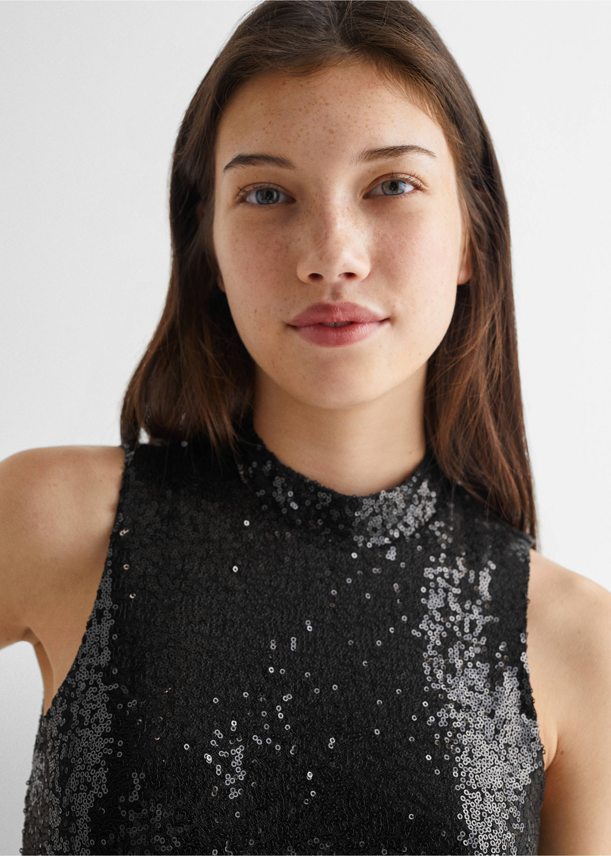 Mono largo lentejuelas - Detalle del artículo 1, Negro. Ref: 57089215-00.