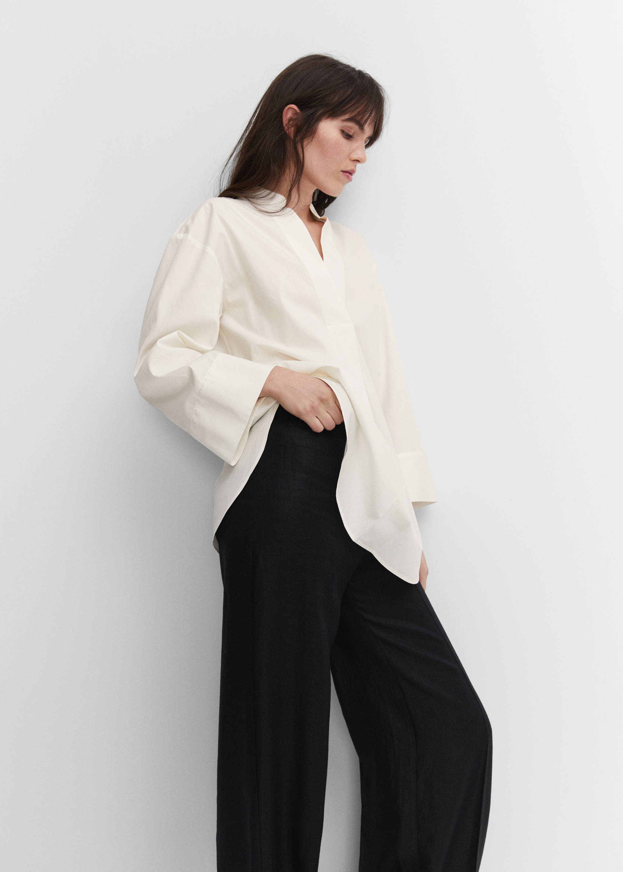 Oversized-Bluse mit V-Ausschnitt - Detail des Artikels 2