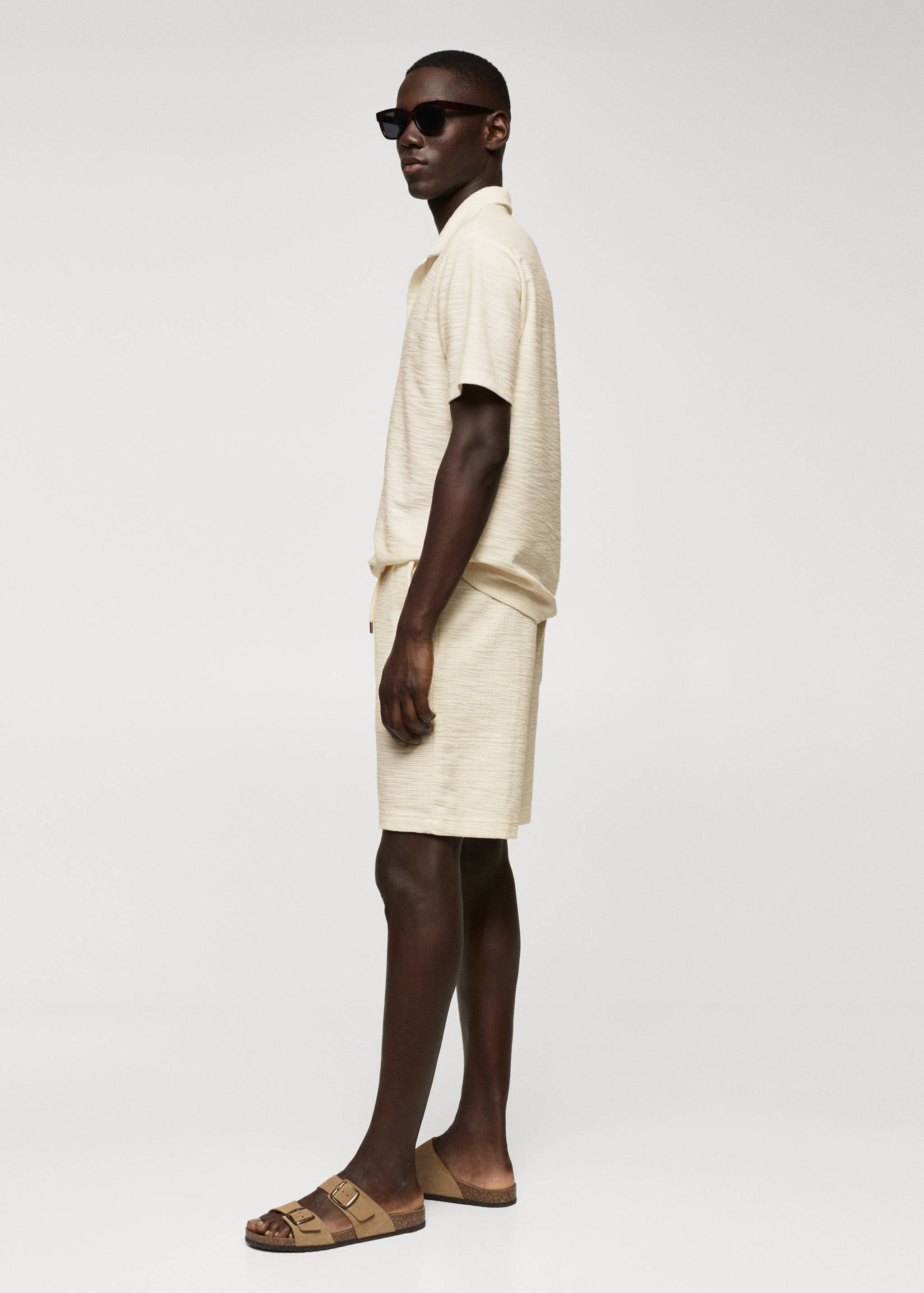 Strukturiertes Poloshirt mit Bowling-Kragen - Detail des Artikels 2