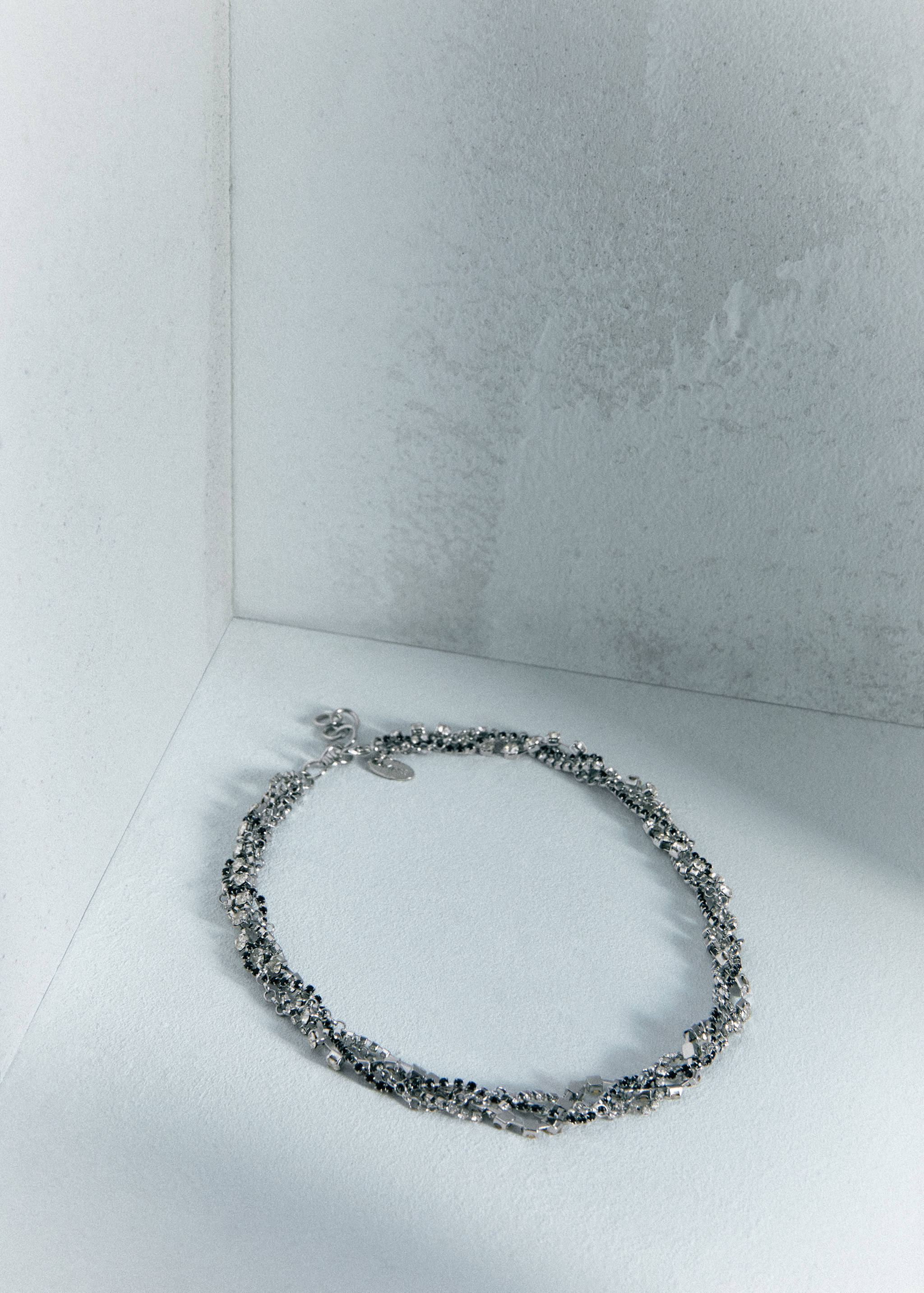 Rhinestone intertwined necklace - Details of the article 9