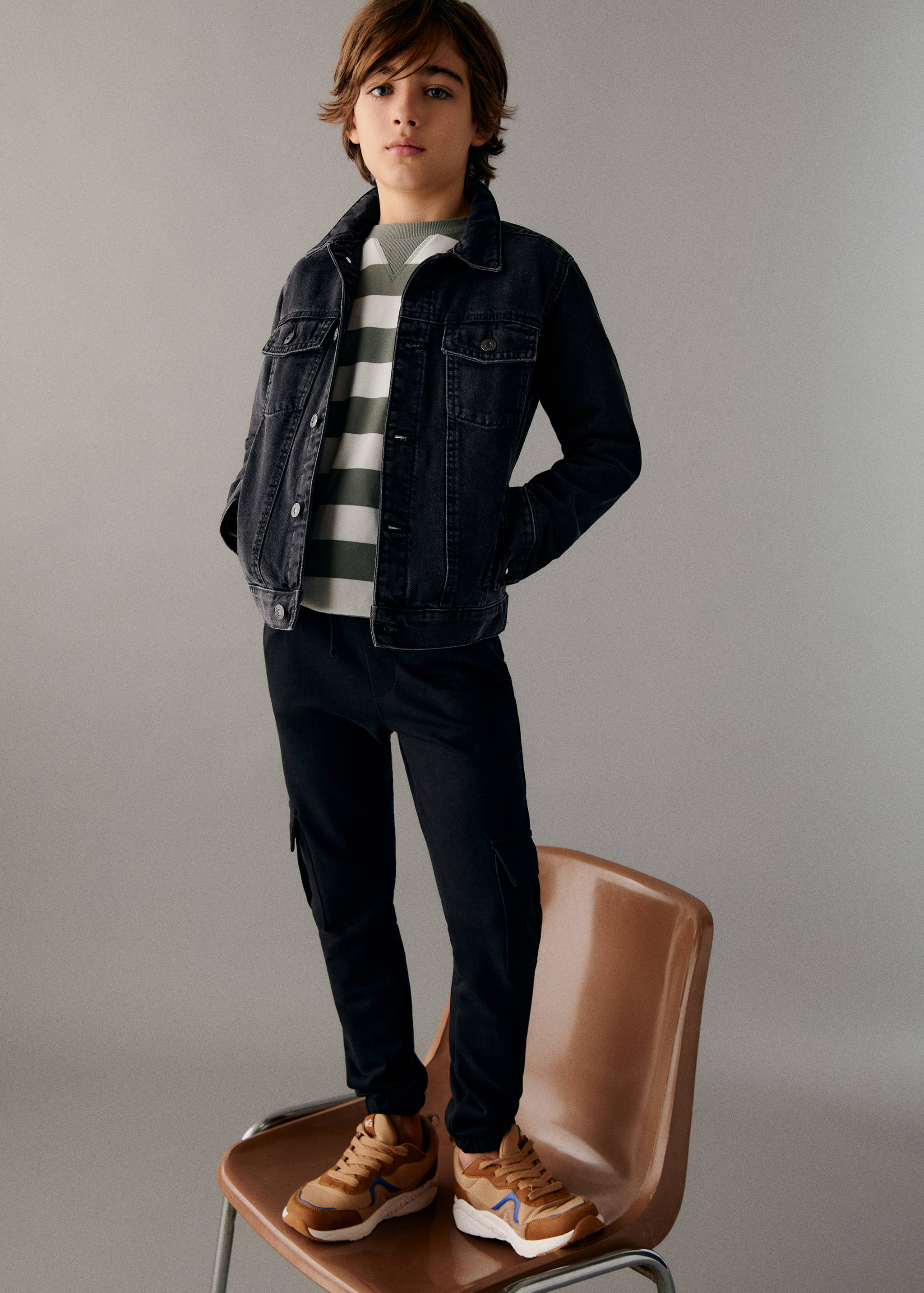 Jeansjacke mit Taschen - Mittlere Ansicht