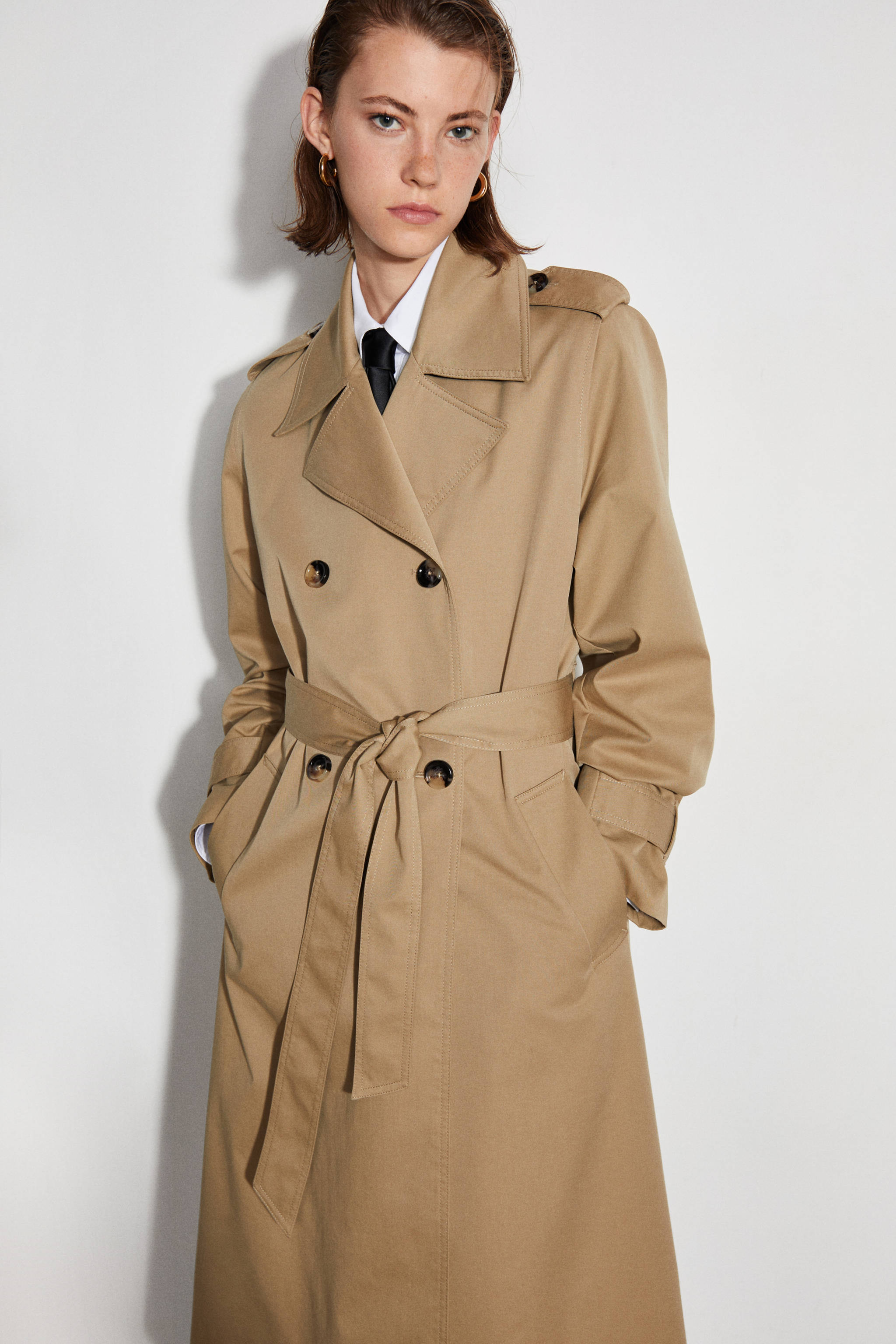 Double-breasted trench coat - Details of the article 7
