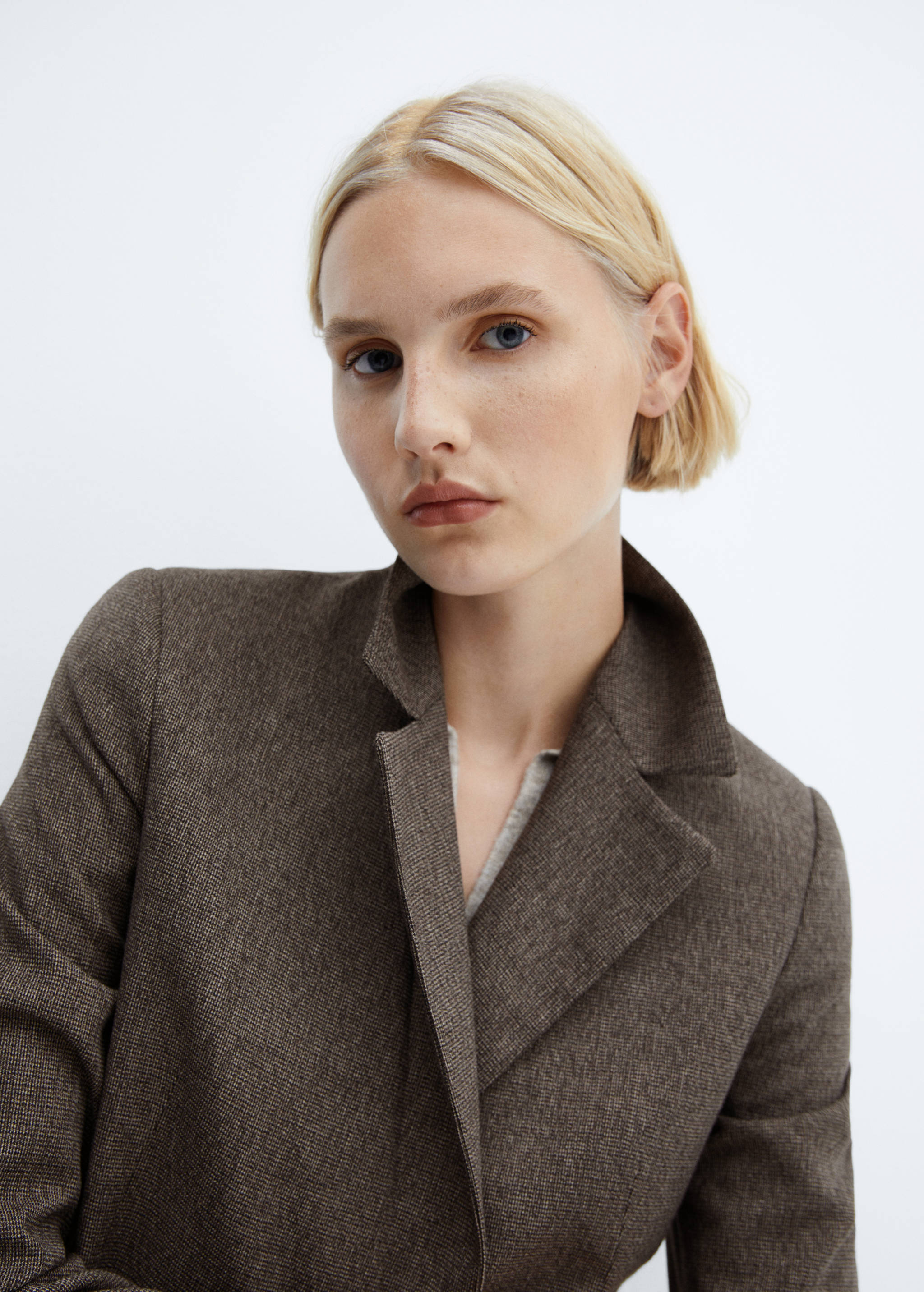 Double-breasted blazer with button - Details of the article 3