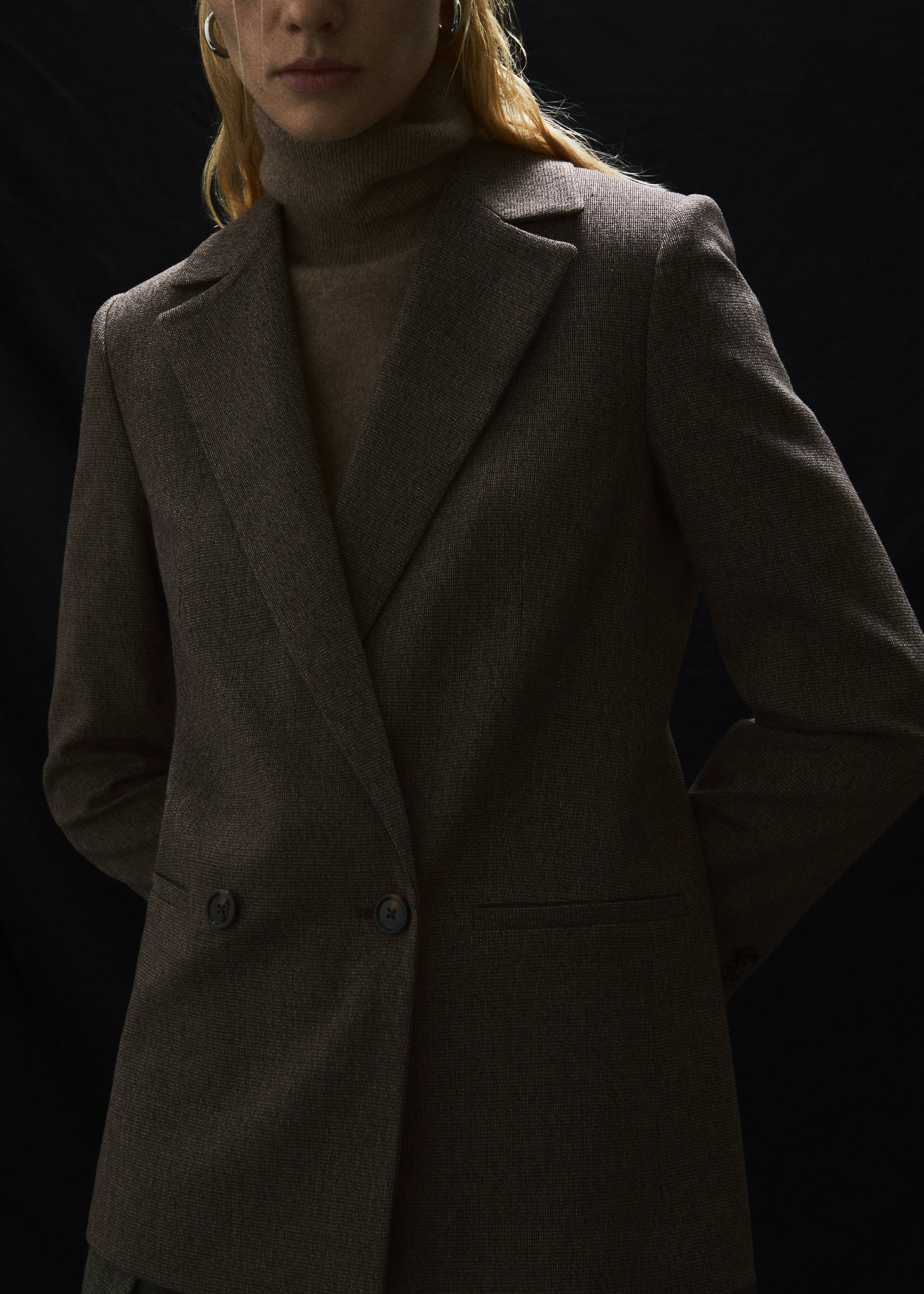 Double-breasted blazer with button - Details of the article 7