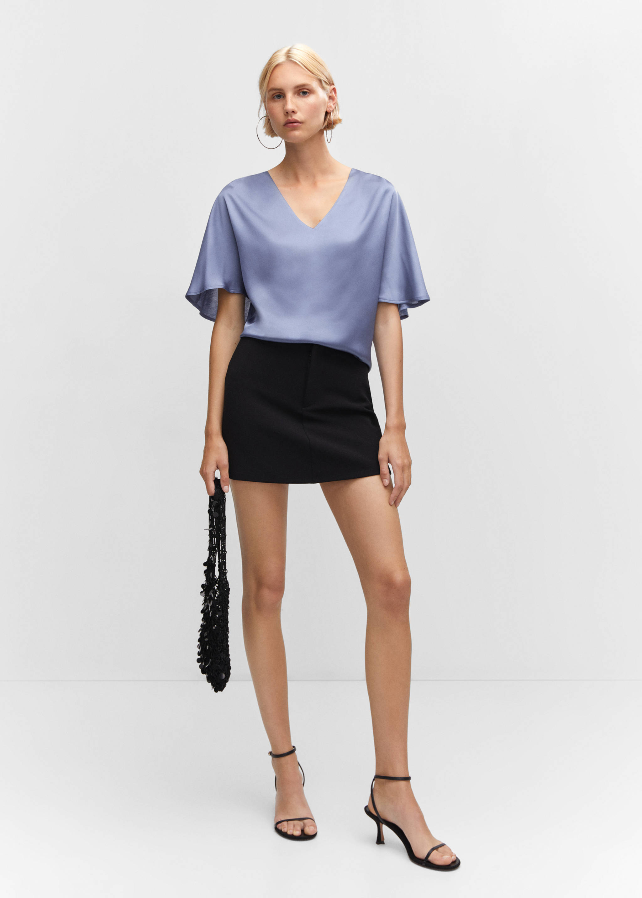 Short-sleeved satin blouse - General plane