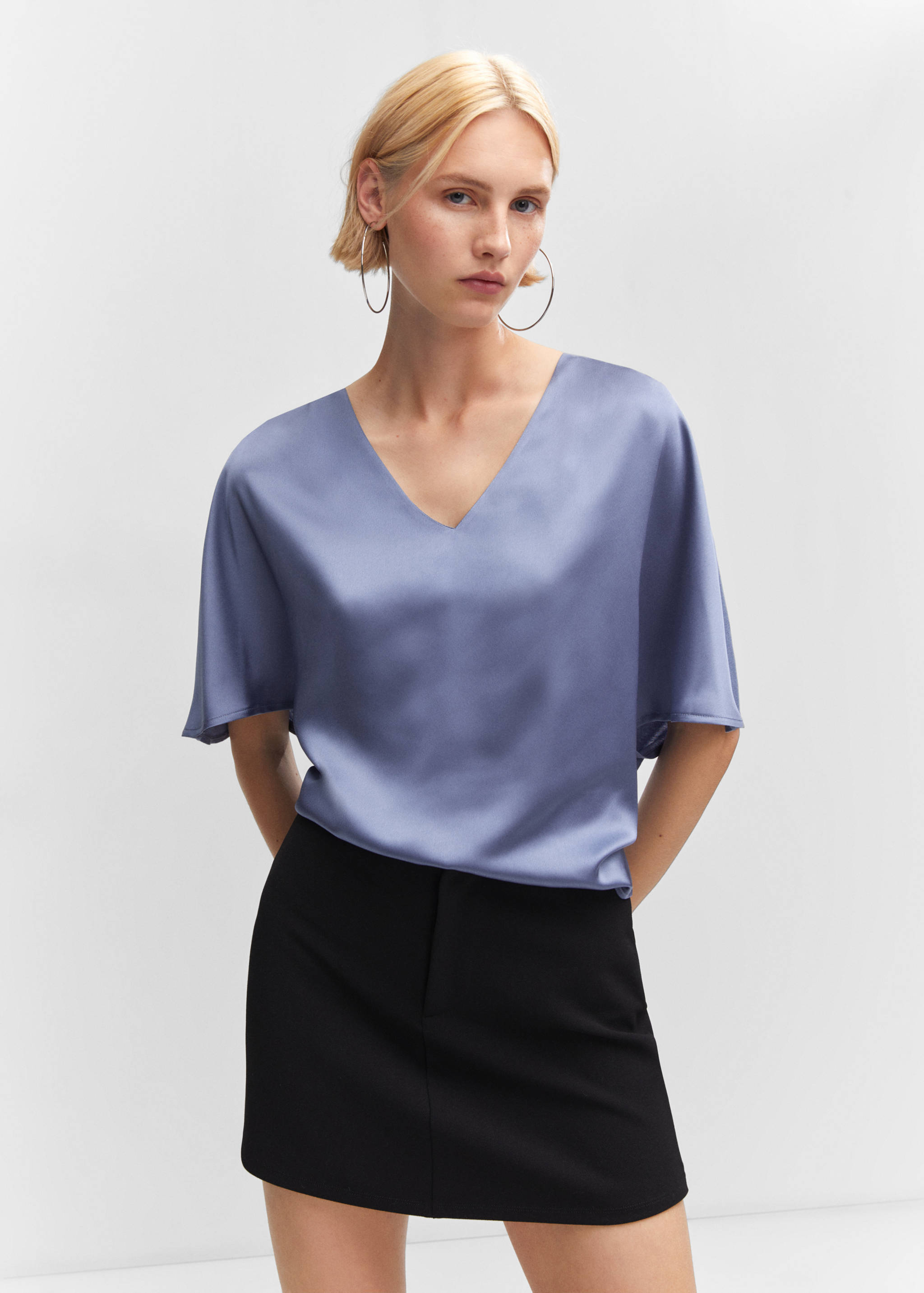 Short-sleeved satin blouse - Medium plane