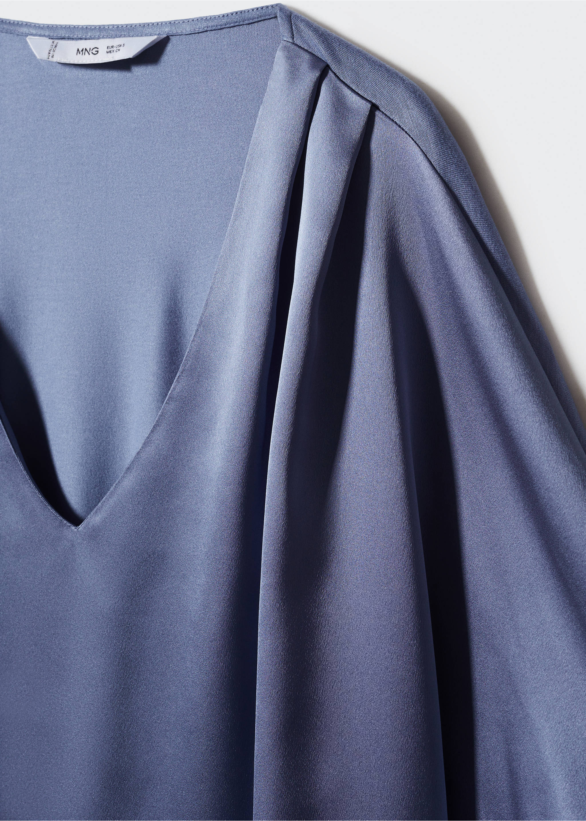 Short-sleeved satin blouse - Details of the article 8, Sky Blue. Ref: 57093811-00.