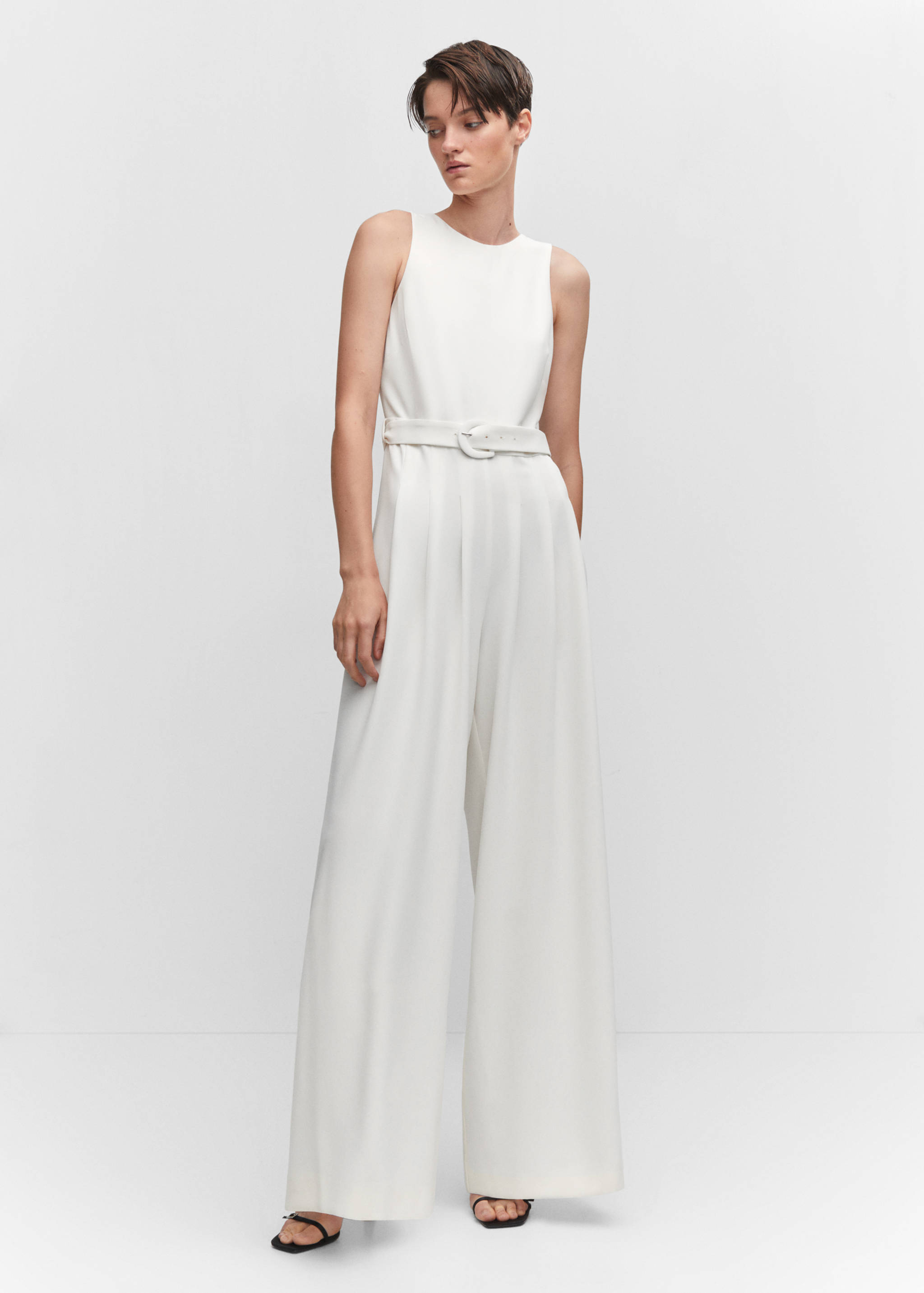 Mono largo cinturón - Plano general