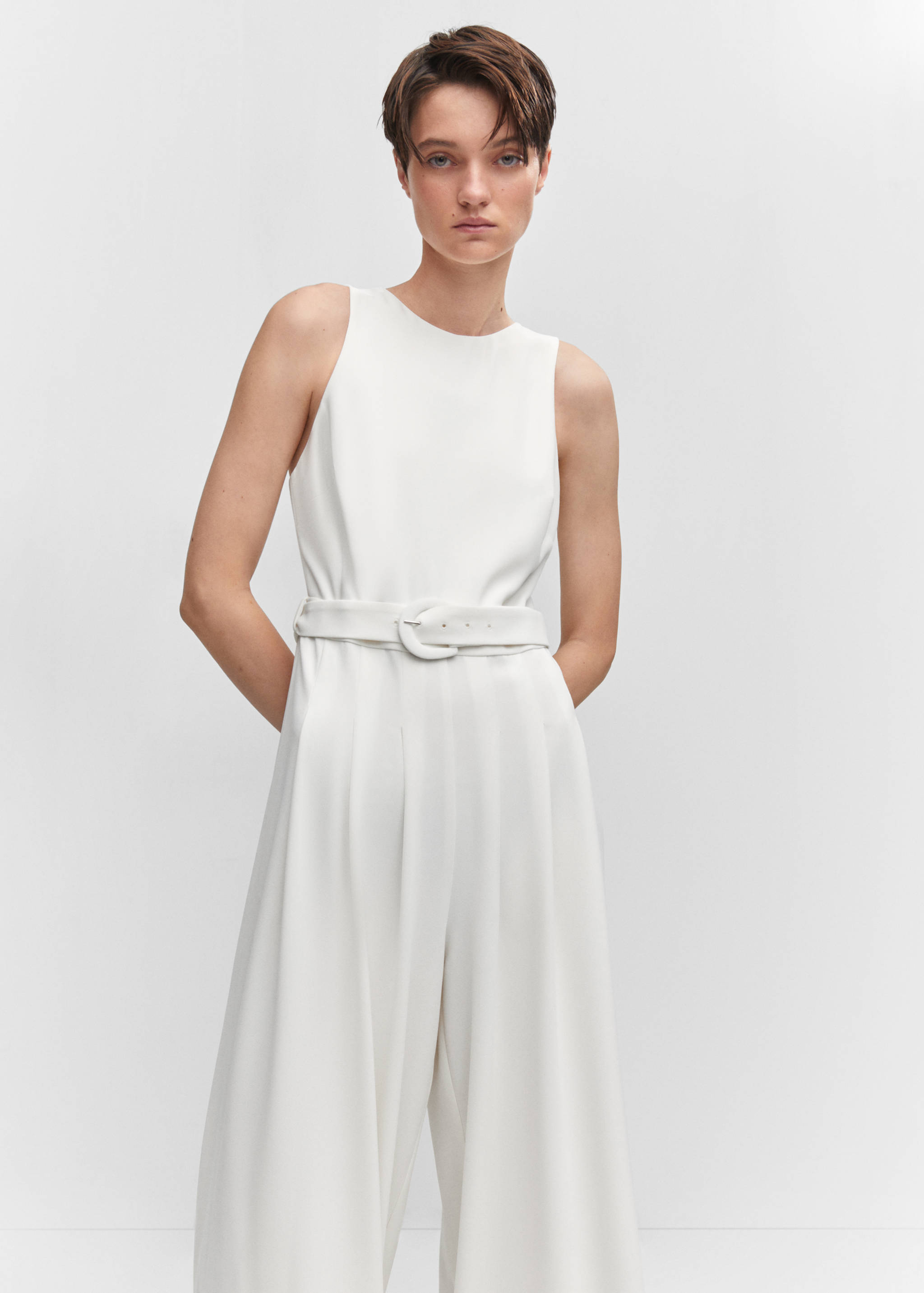 Mono largo cinturón - Plano medio