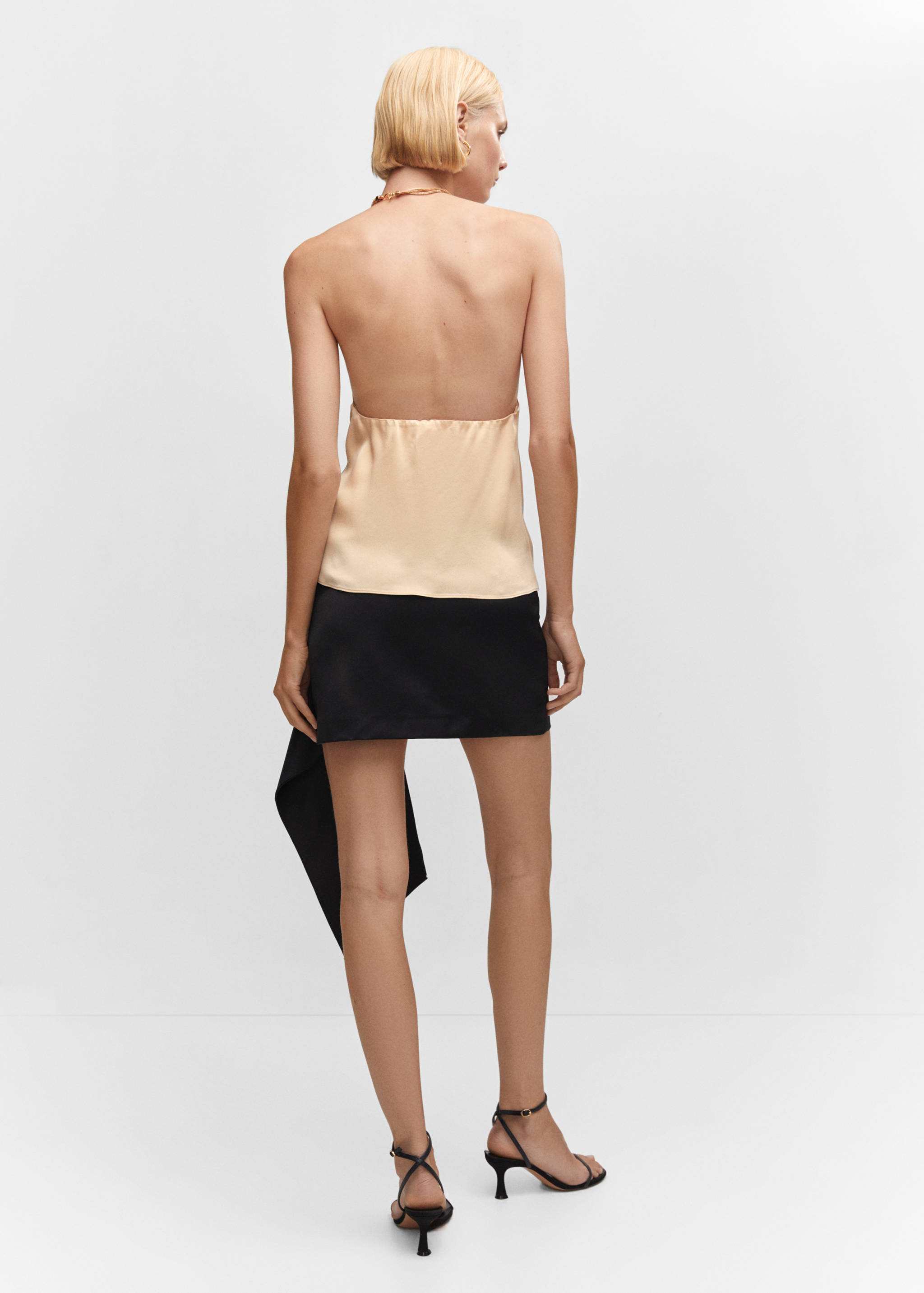 Metallic top with flower detail - Reverse of the article