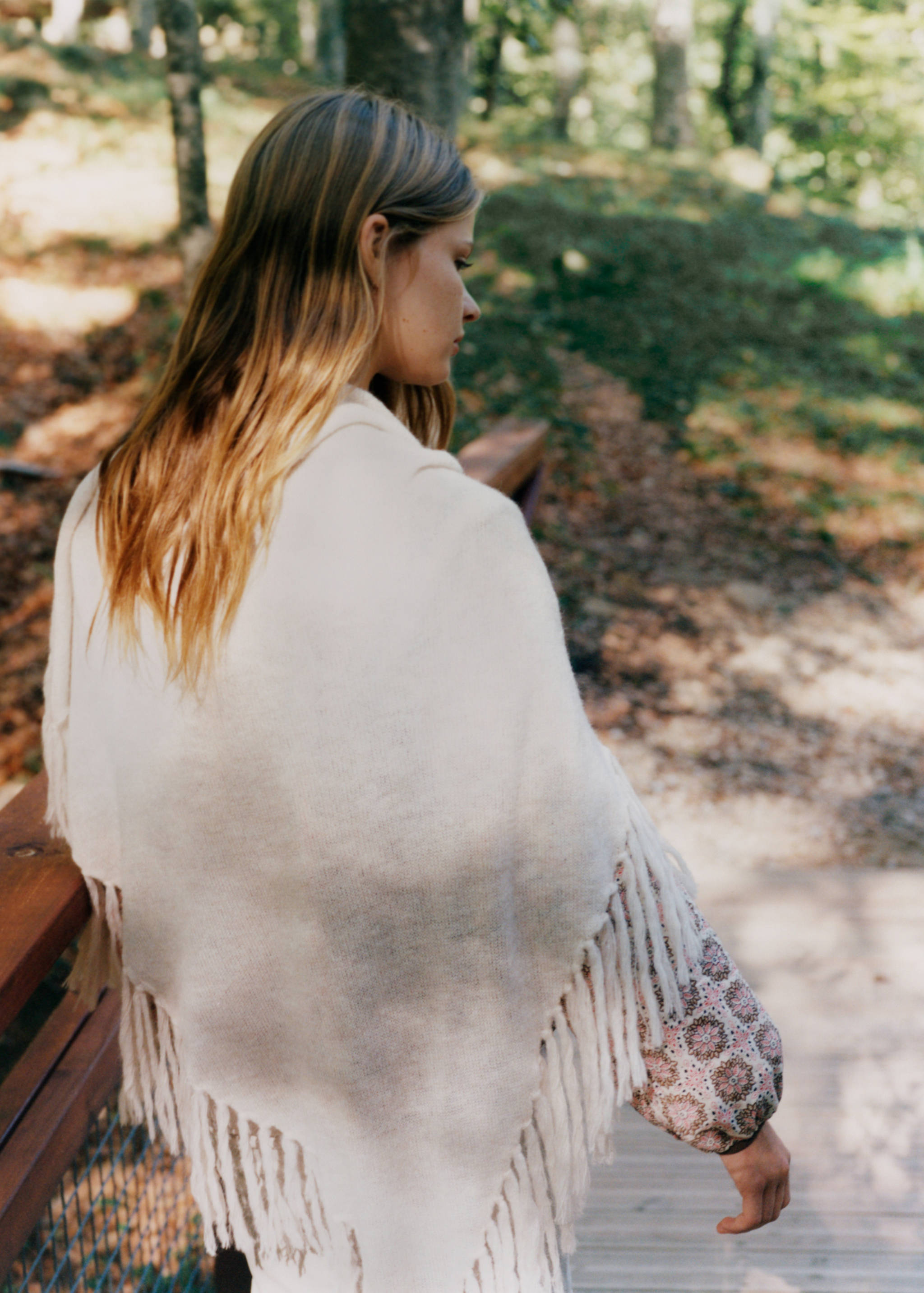 Fringed poncho - Details of the article 5