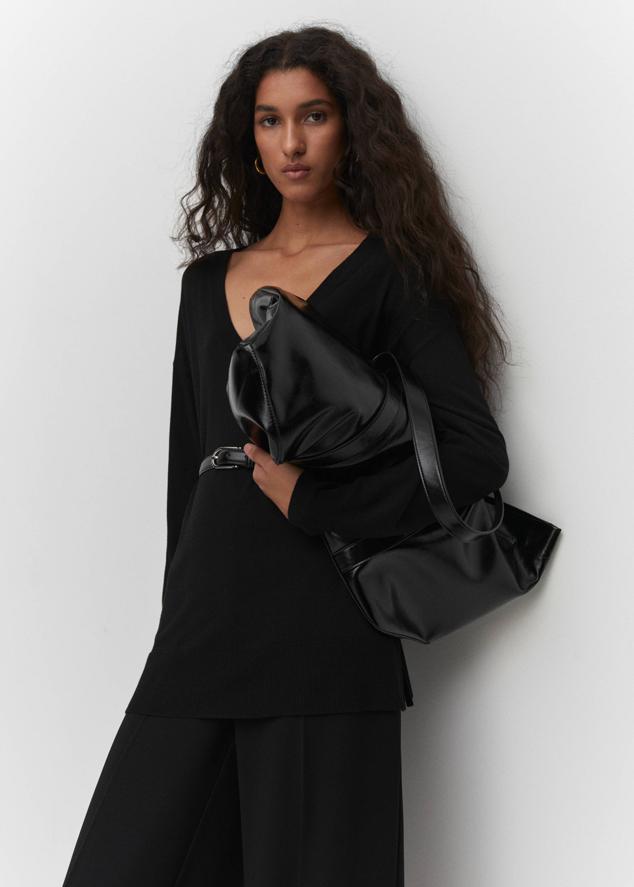 Pullover mit V-Ausschnitt und Cut-Outs - Detail des Artikels 2