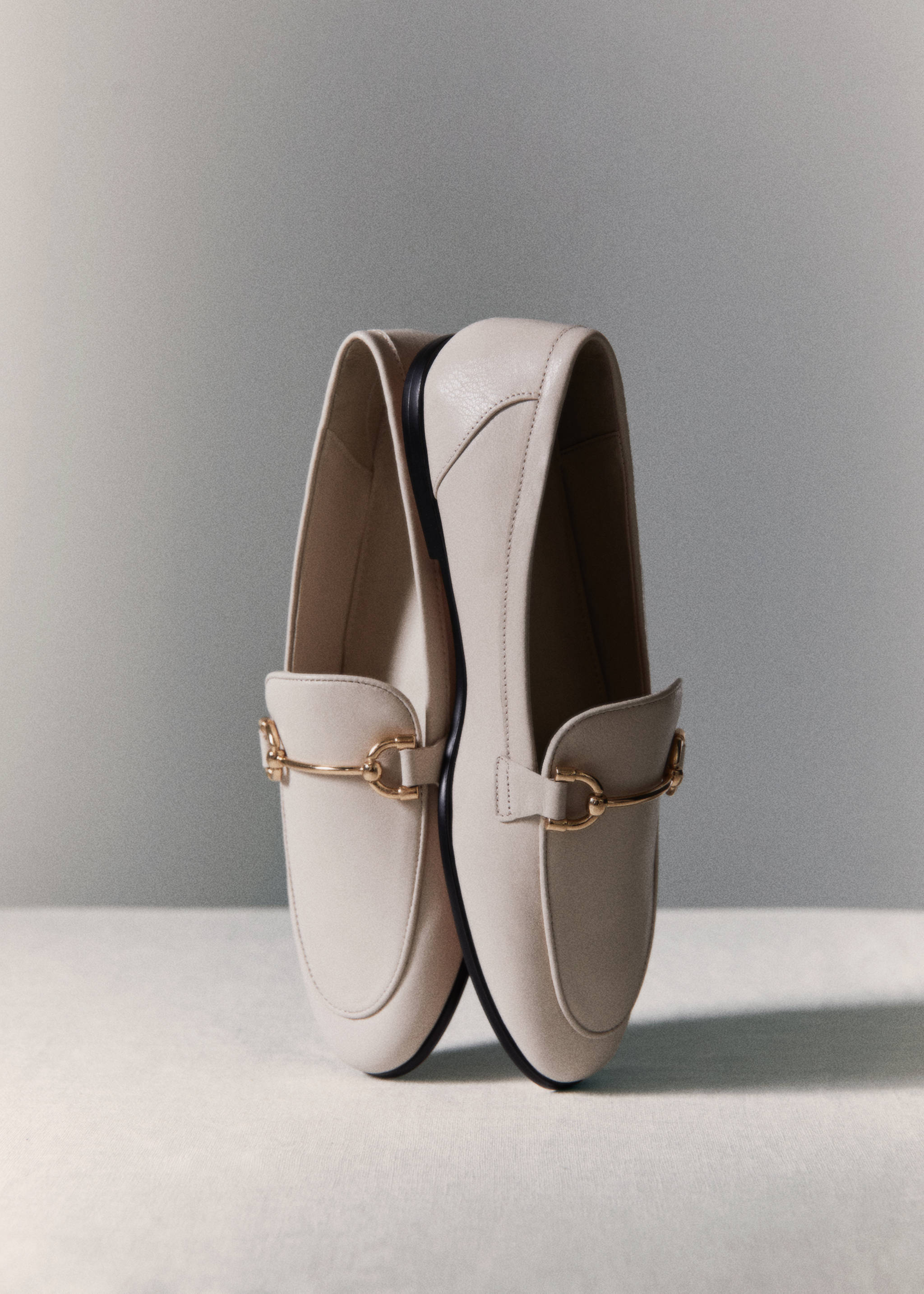 Leather loafers with metallic detail - Details of the article 9, Beige. Ref: 57094424-00.