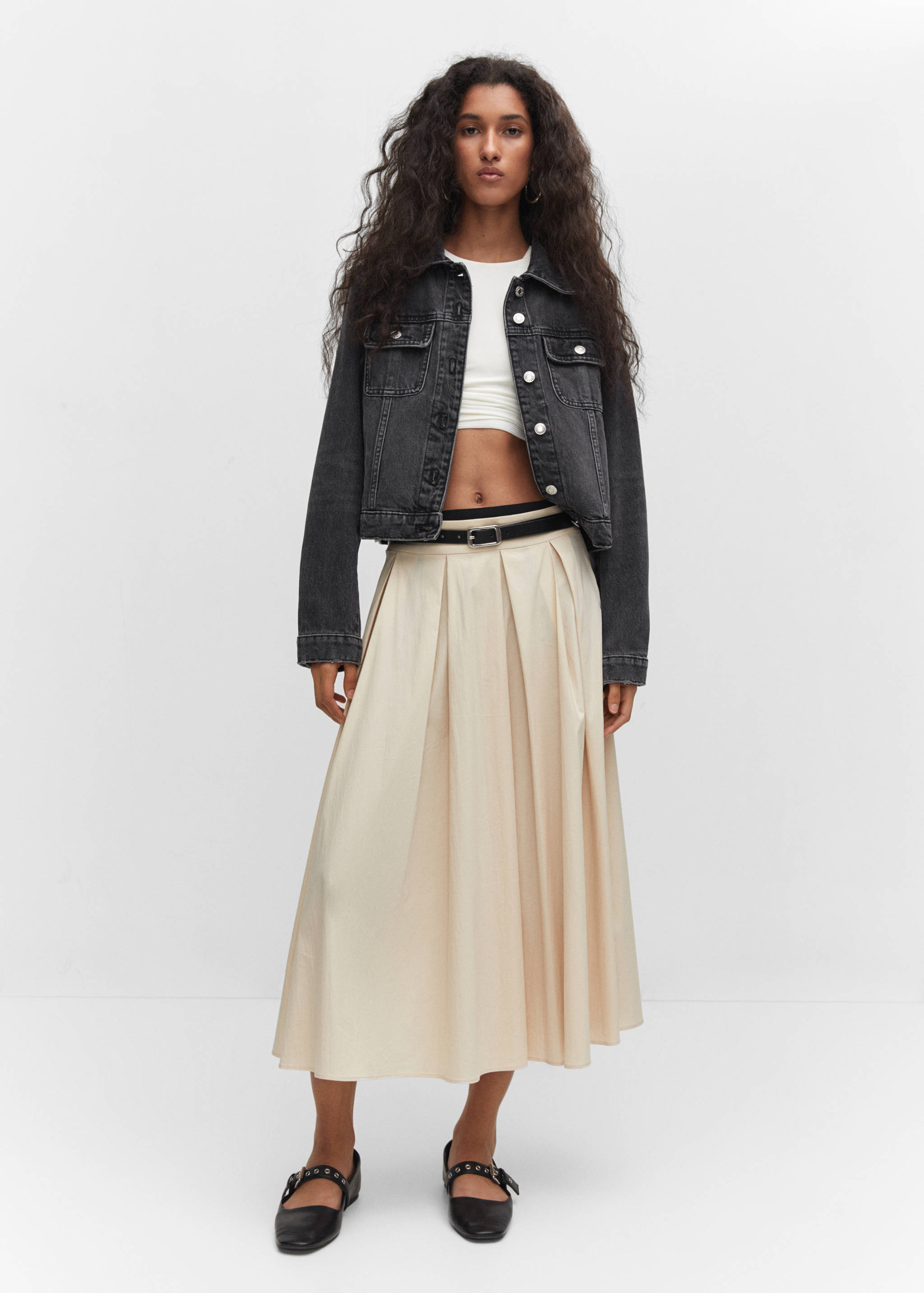 Cazadora vaquera bolsillos - Plano general