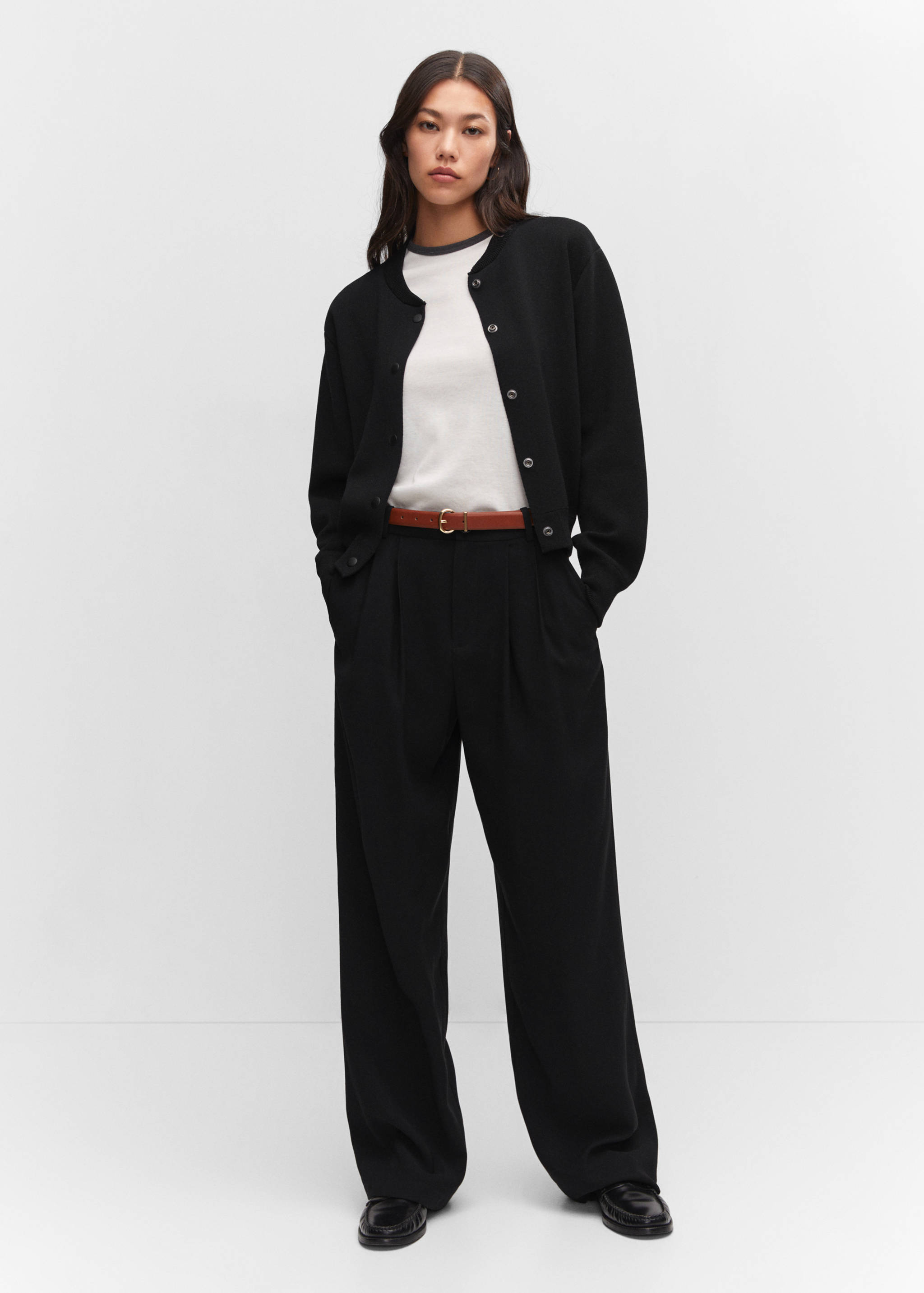 Round neck cardigan - General plane