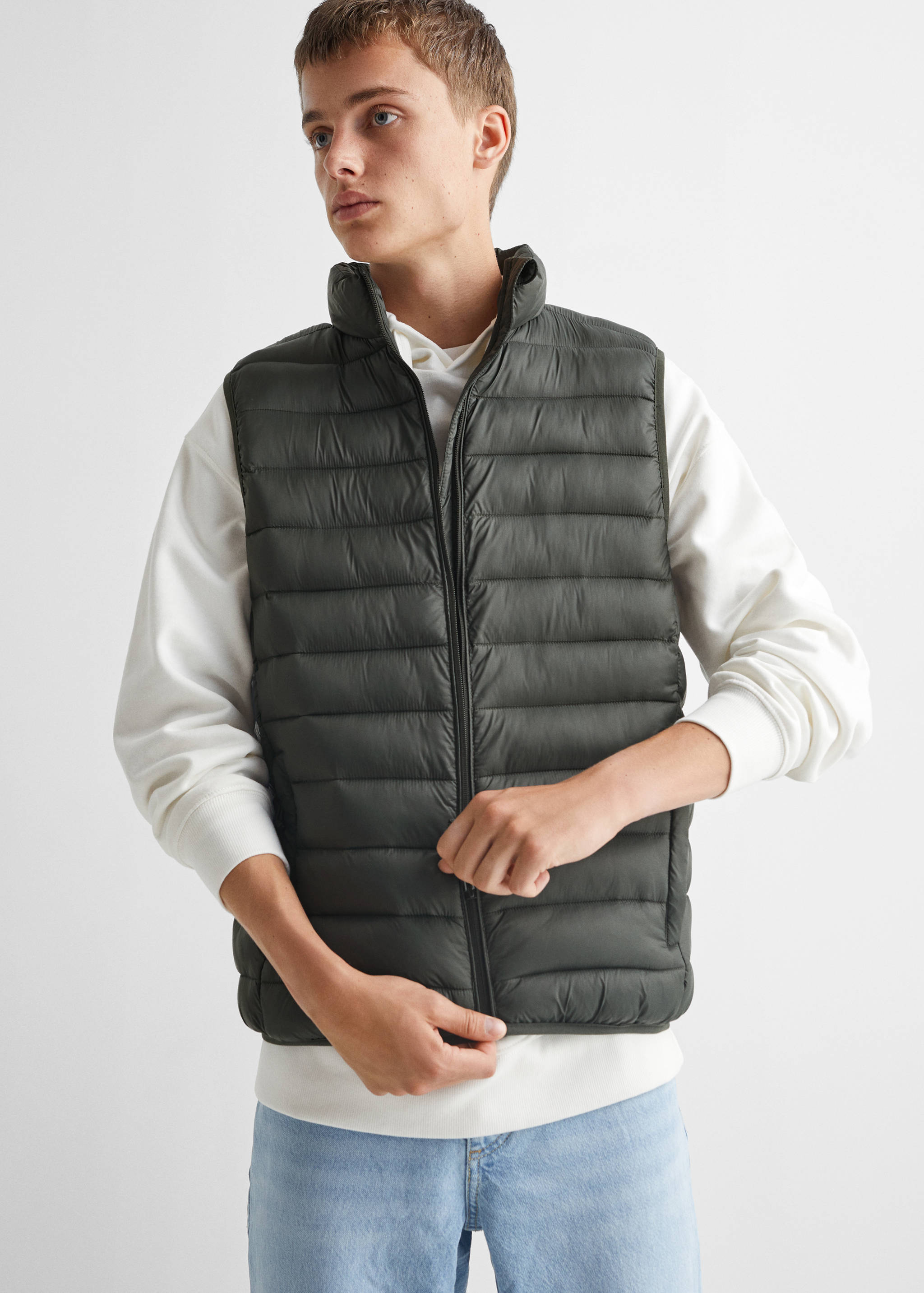 Prošívaná vesta - Náhled ve středové rovině