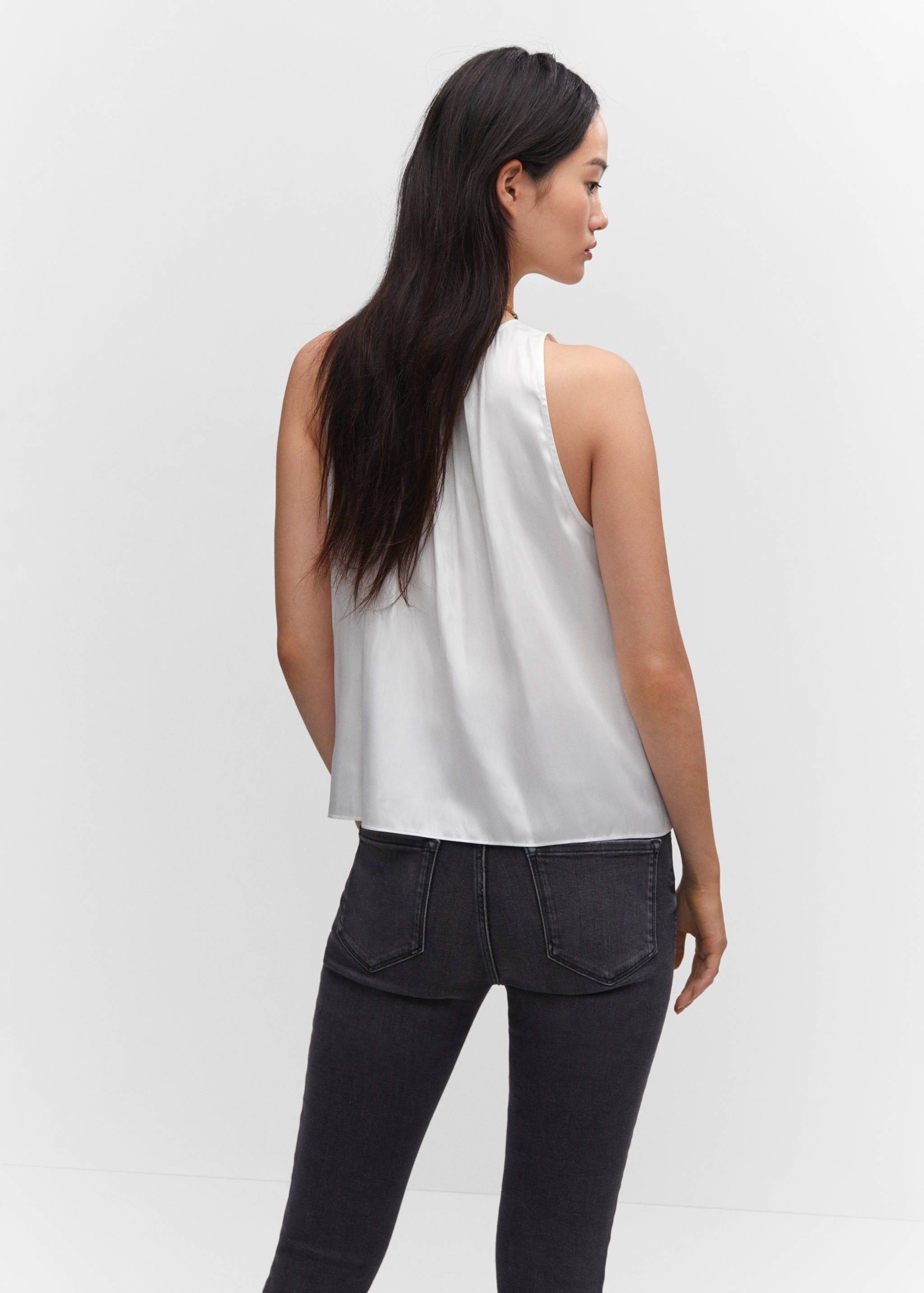 Saténový top s detailem záševků - Zadní strana zboží