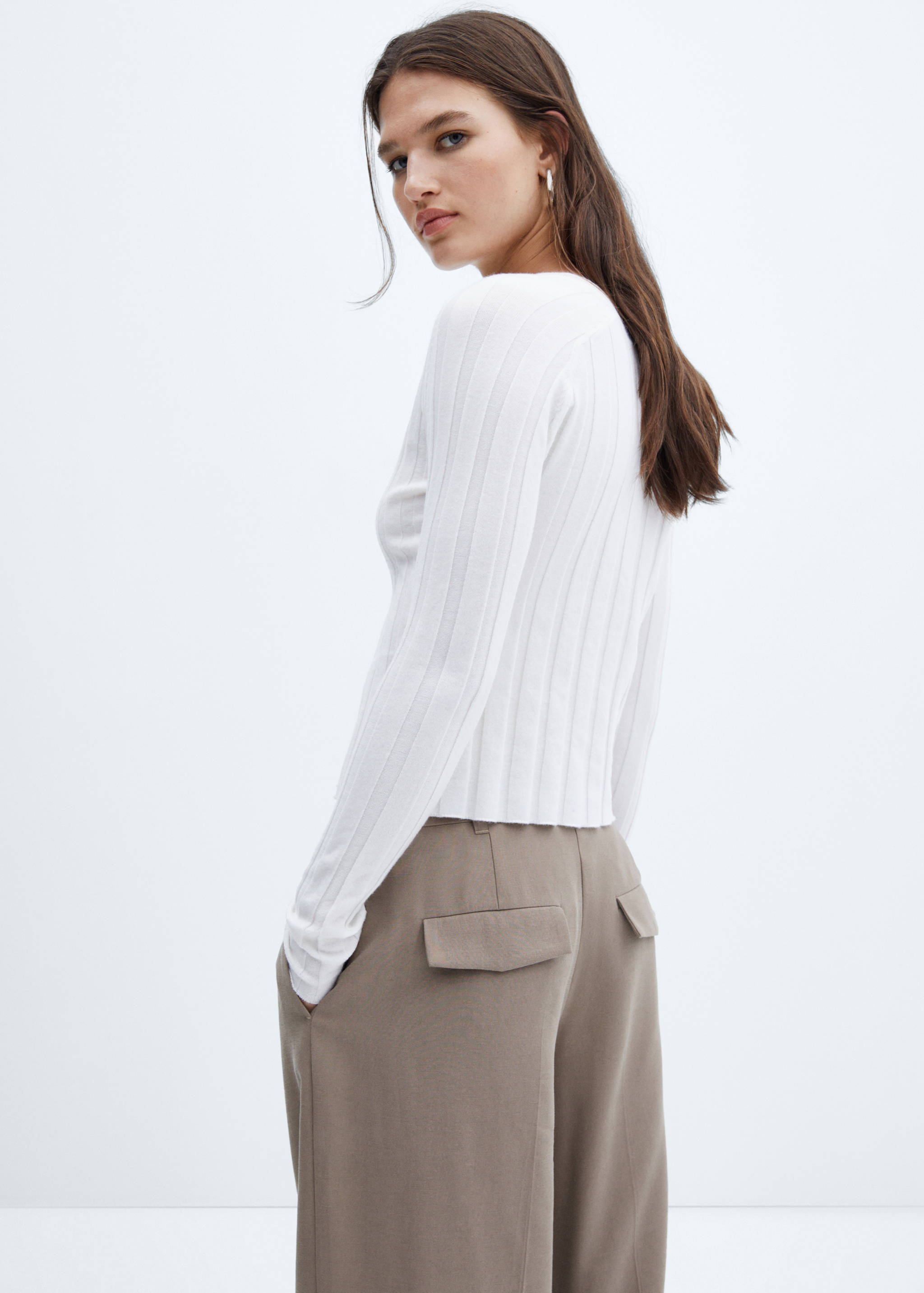 Buttoned ribbed cardigan - Reverse of the article