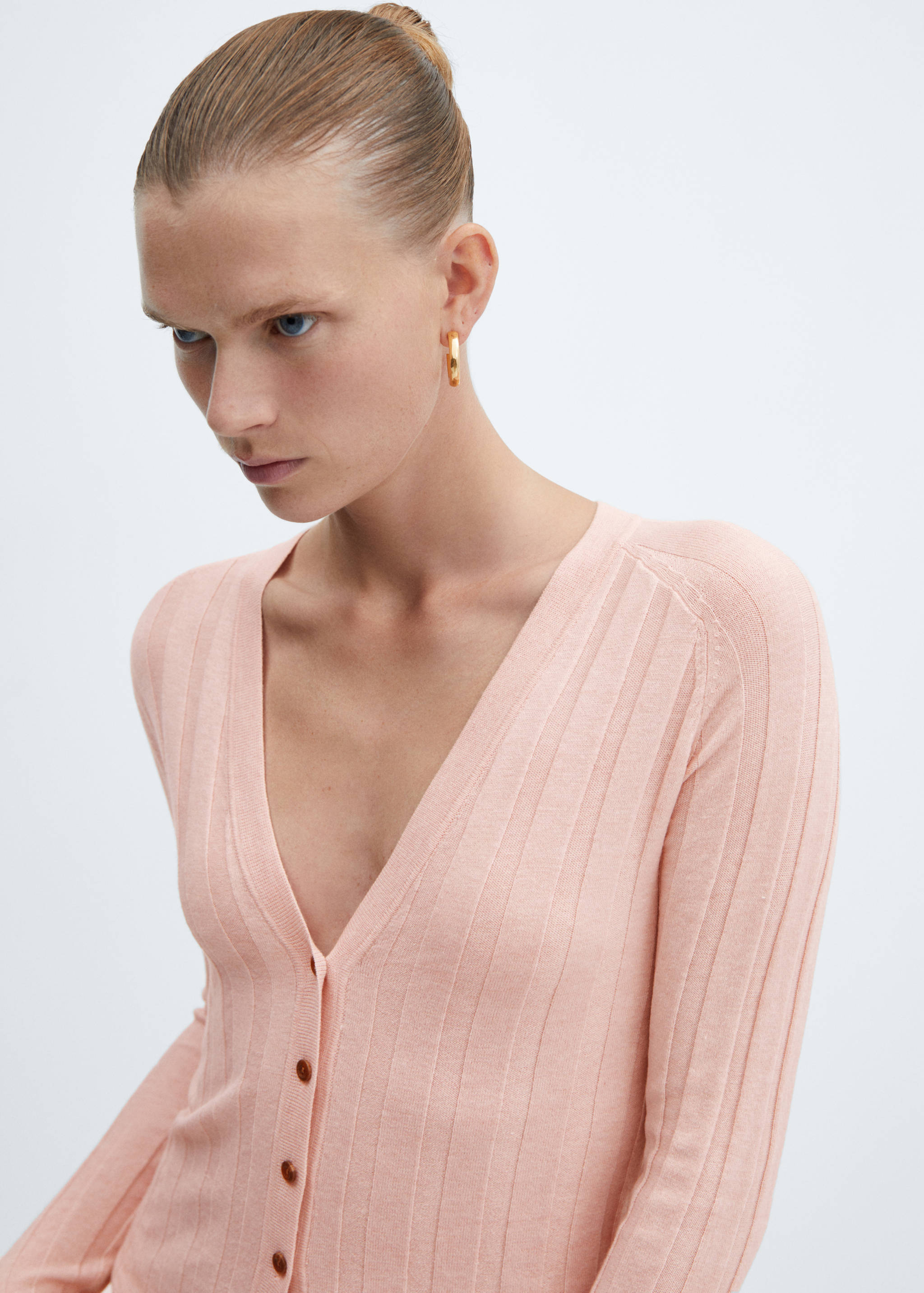 Buttoned ribbed cardigan - Details of the article 1